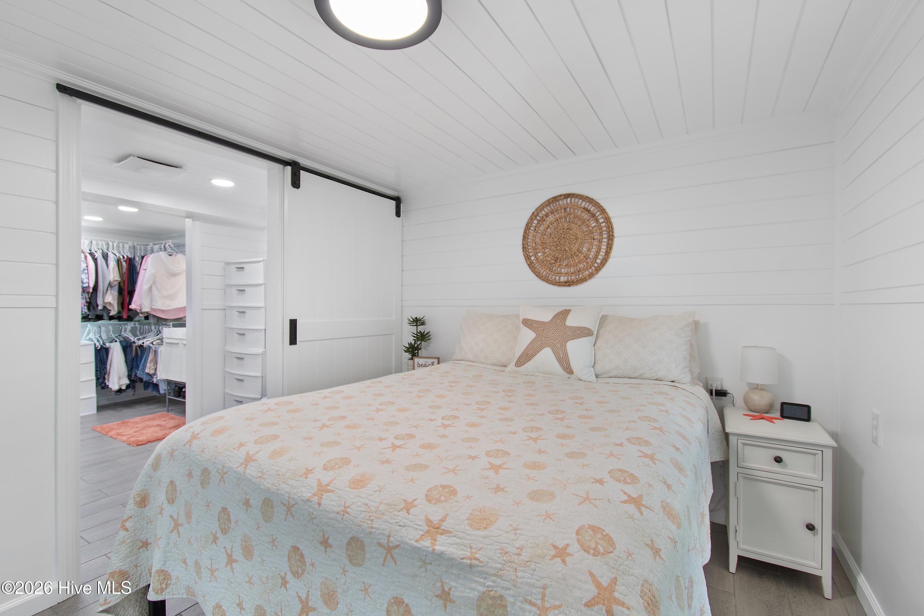 100567968 | Photo 42