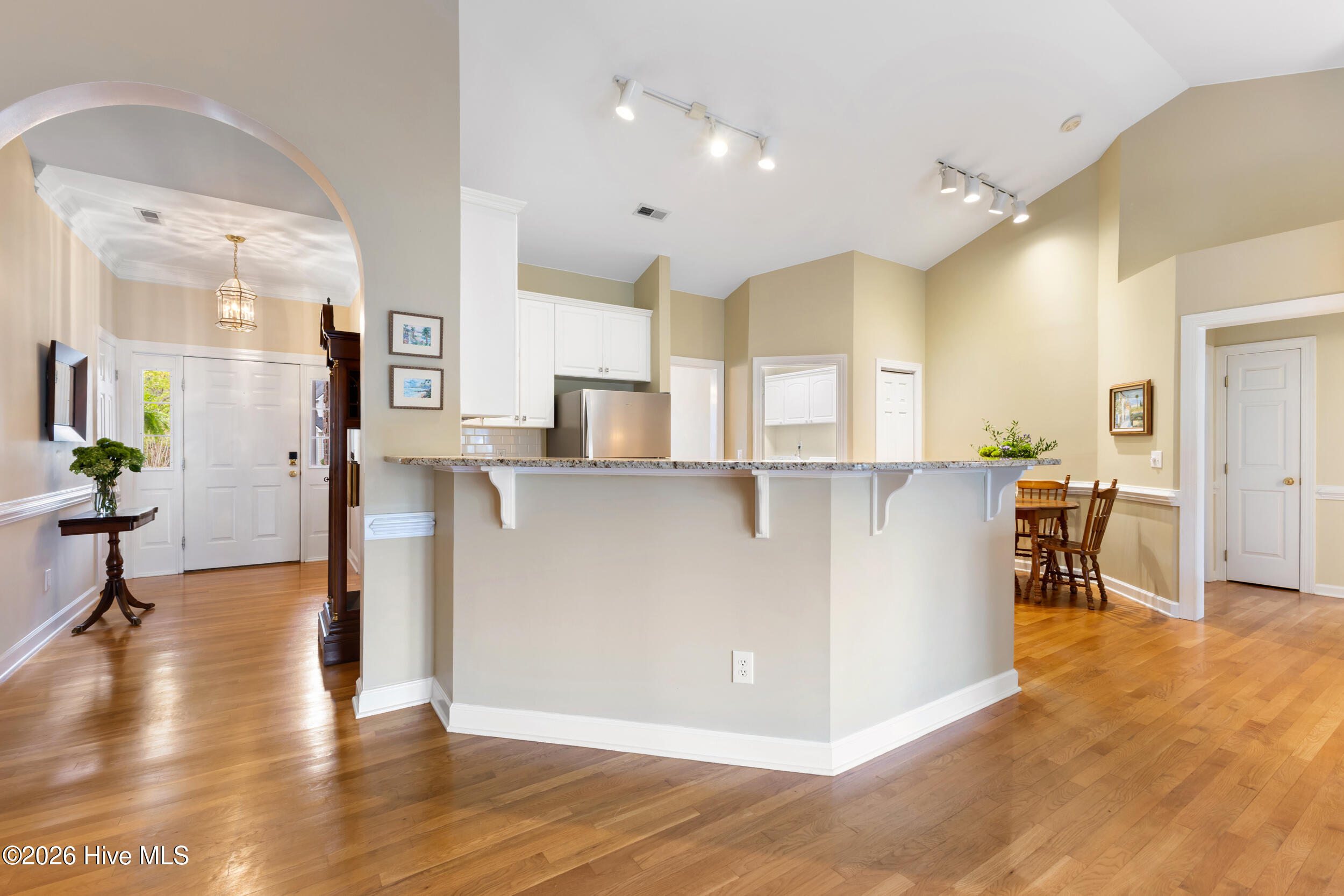 100566645 | Photo 12