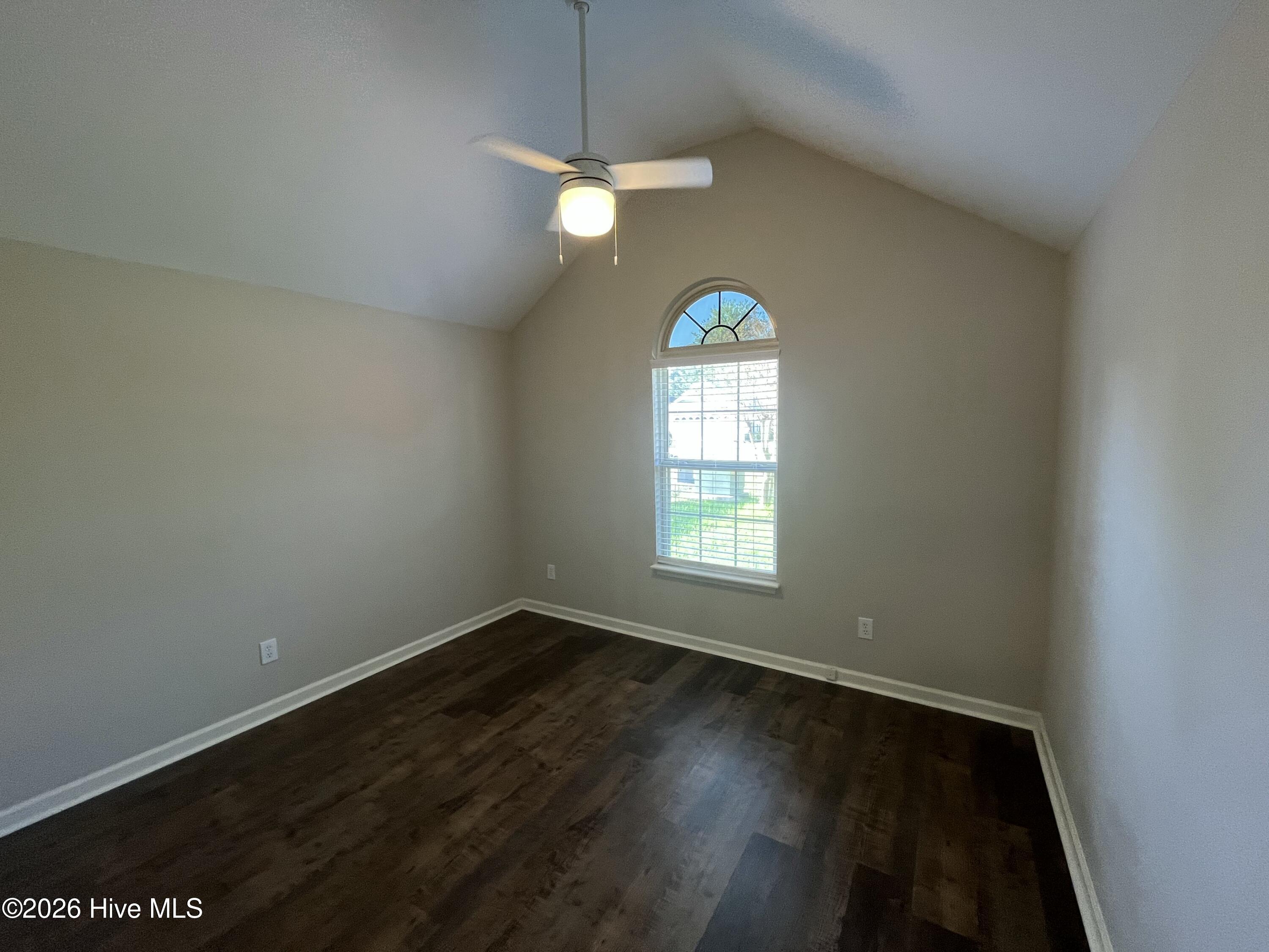 100565460 | Photo 14