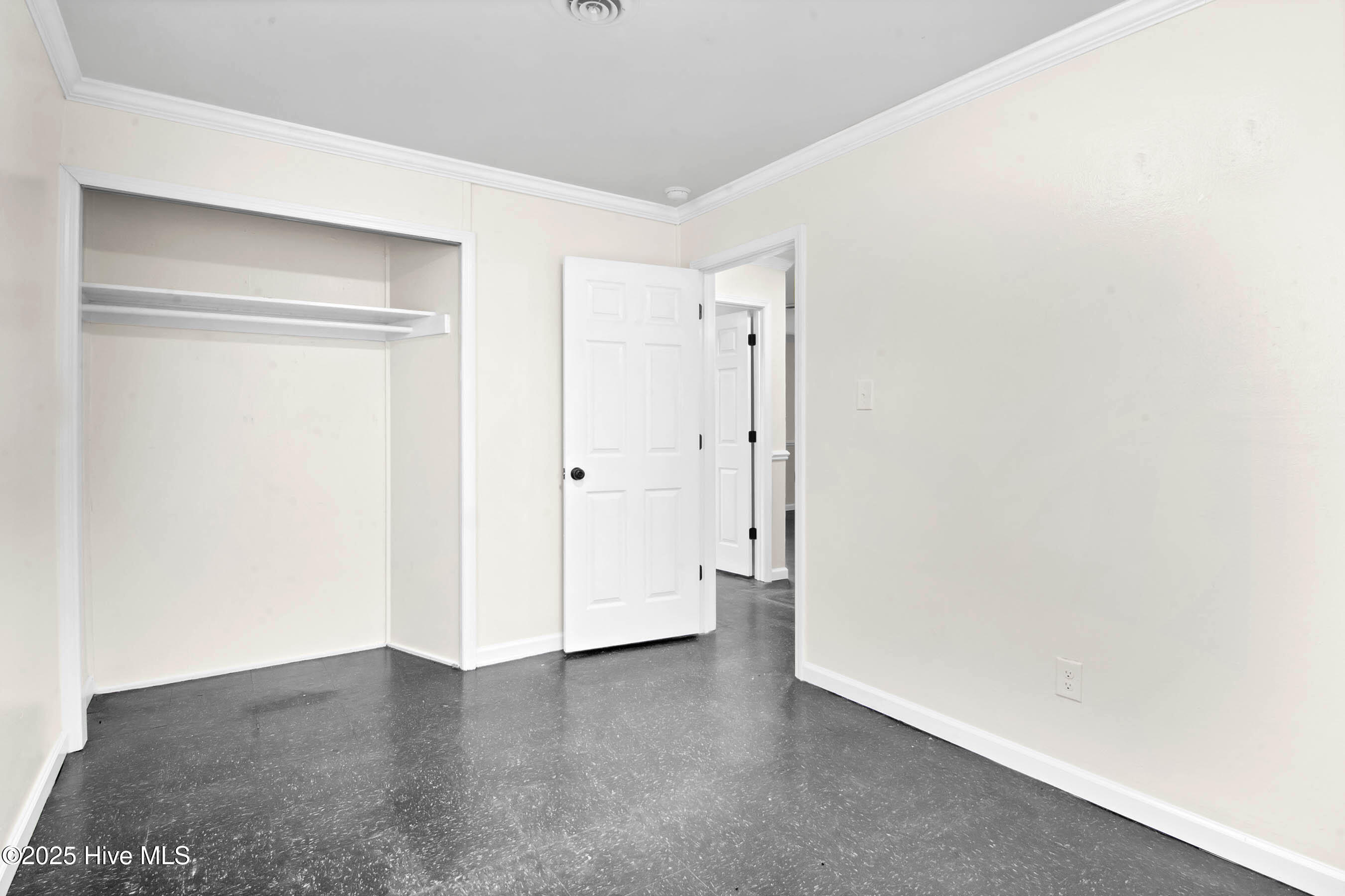 100545966 | Photo 10