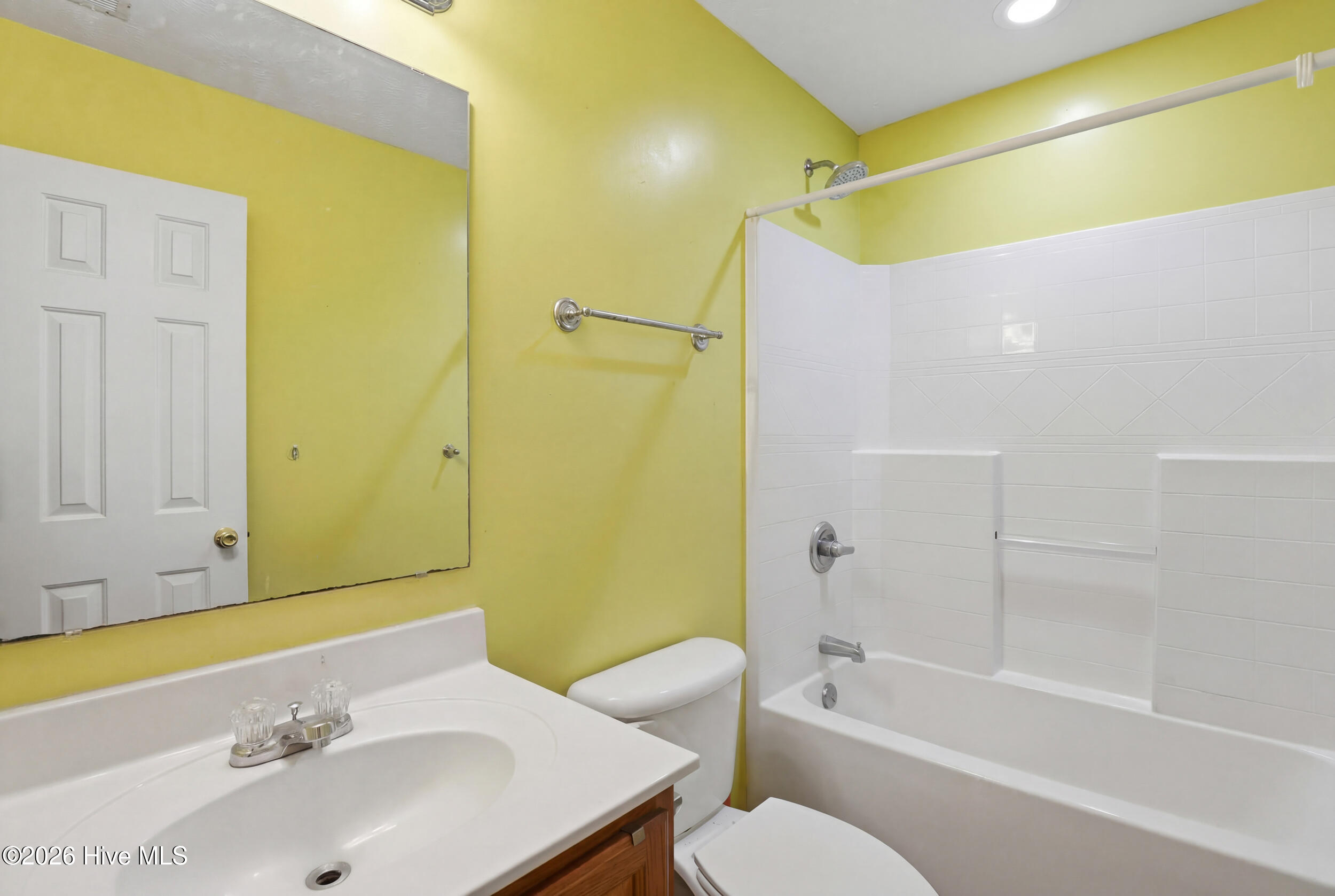 100561590 | Photo 17