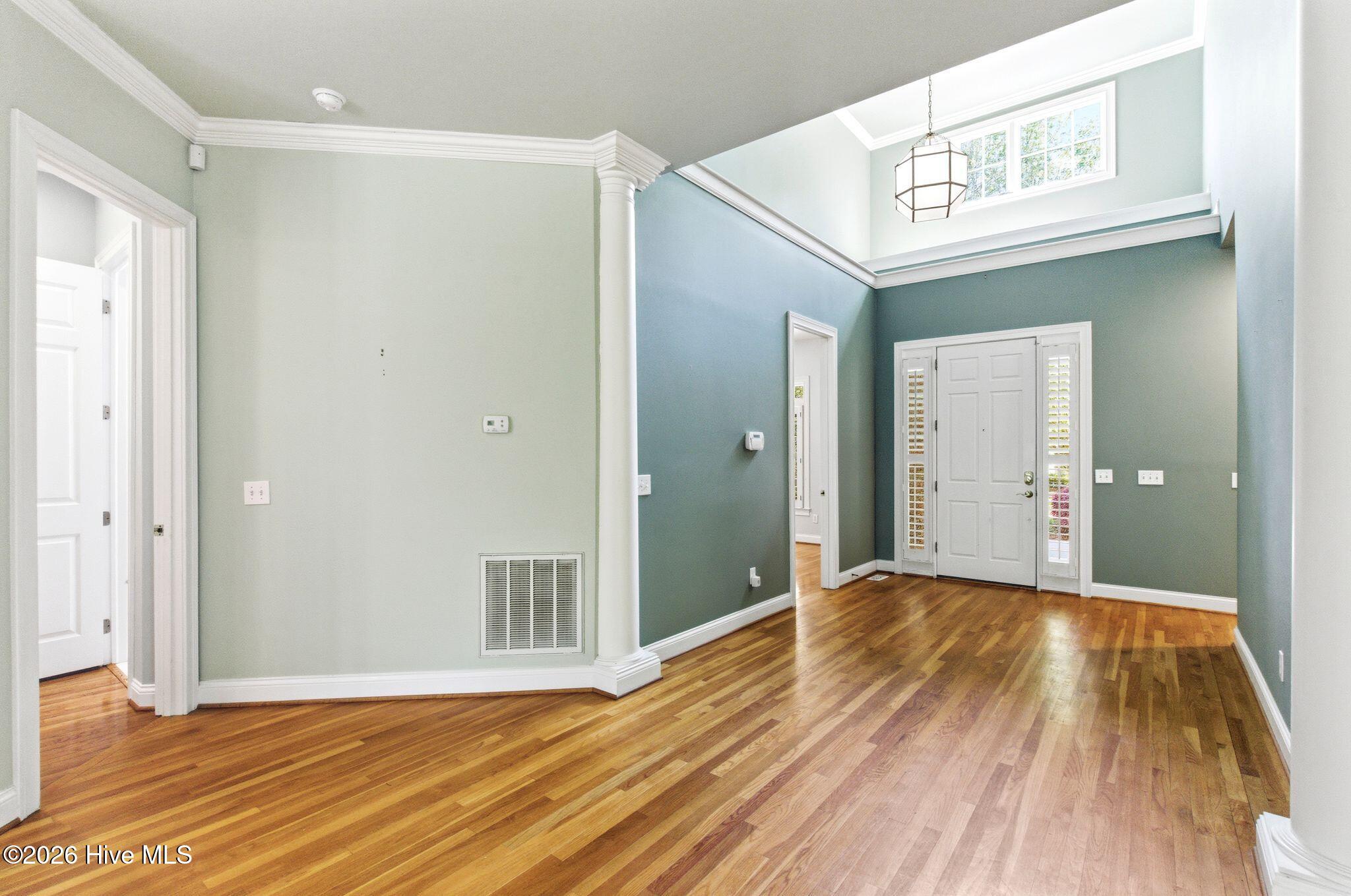 100567139 | Photo 40