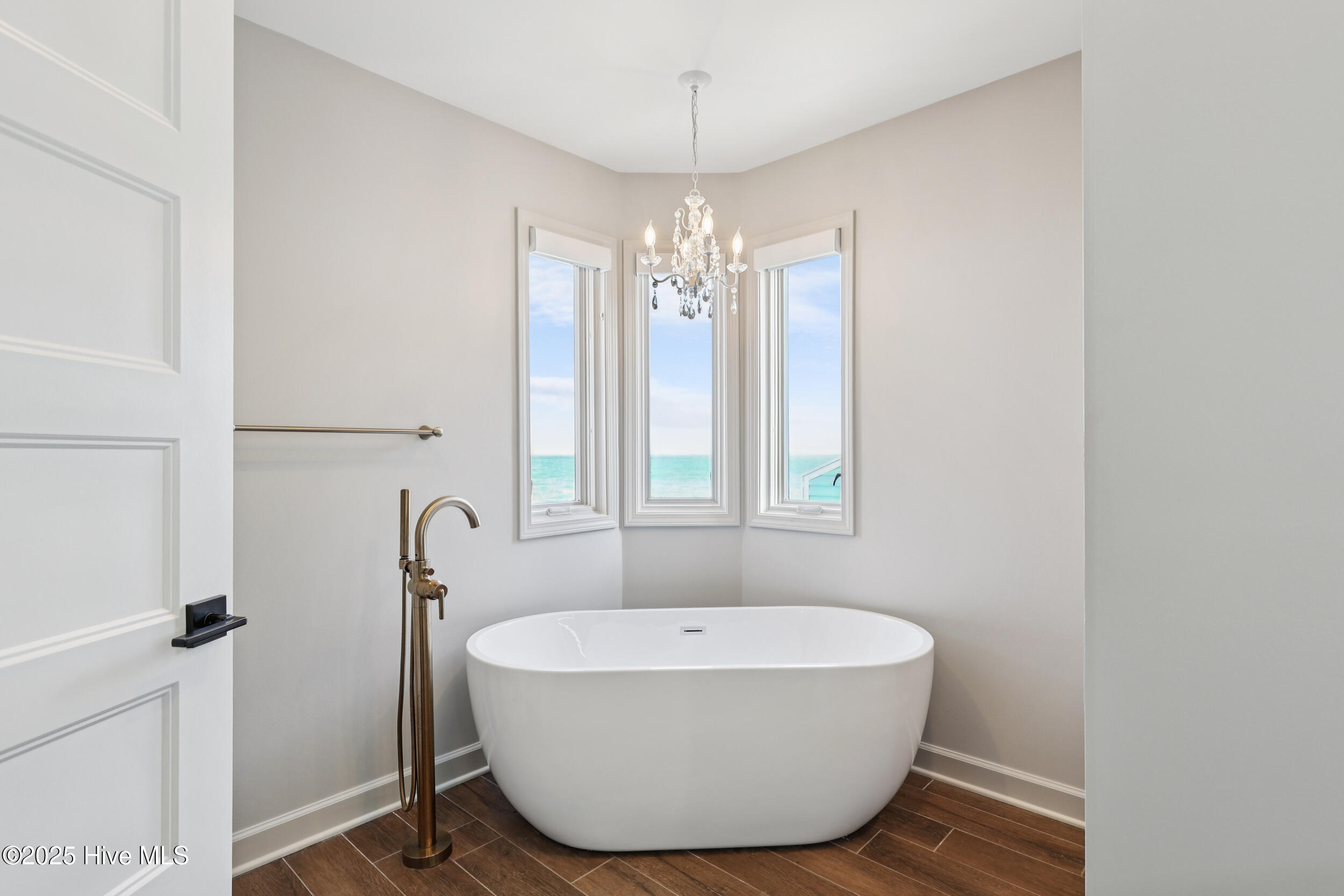 100518550 | Photo 18