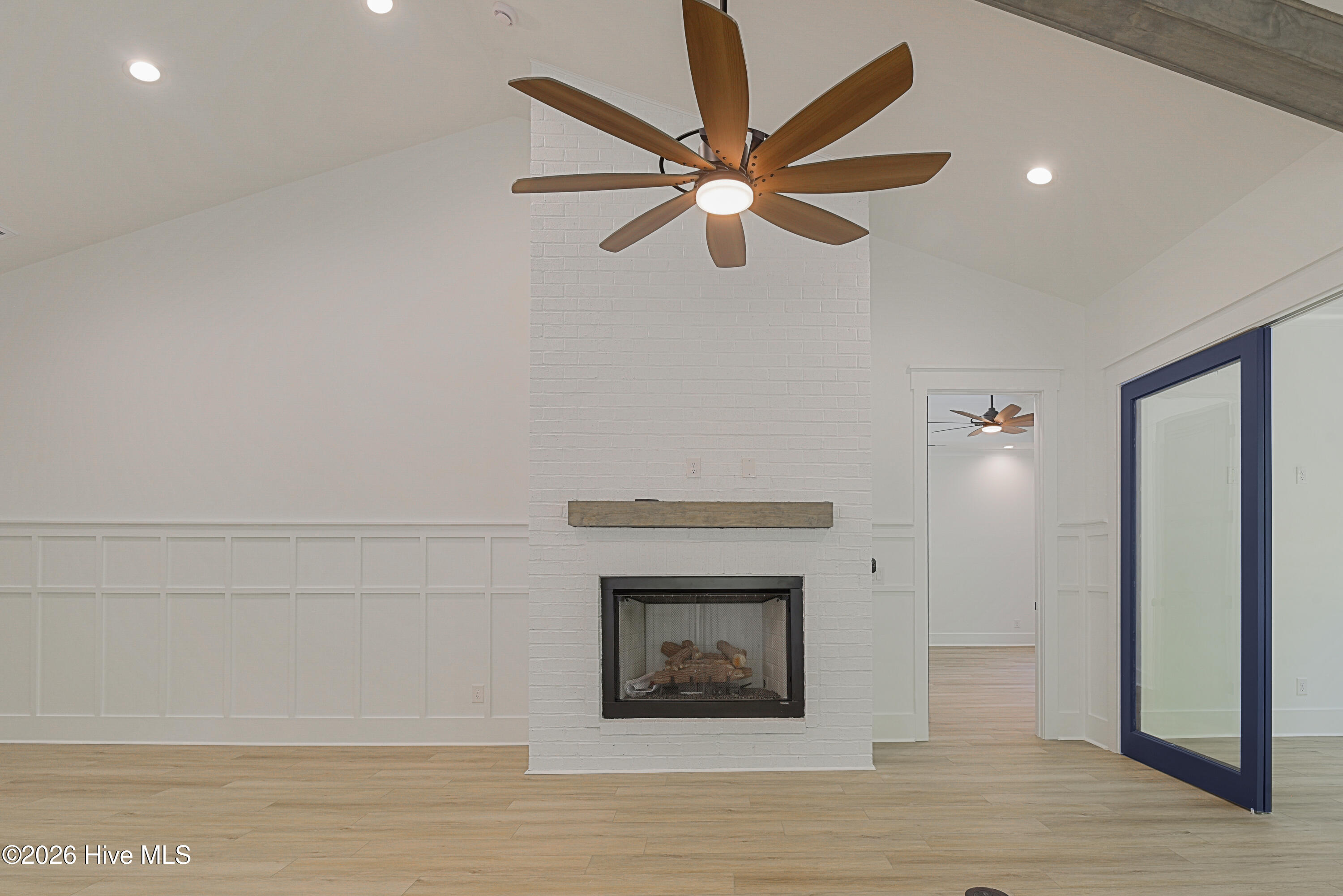 100563417 | Photo 31