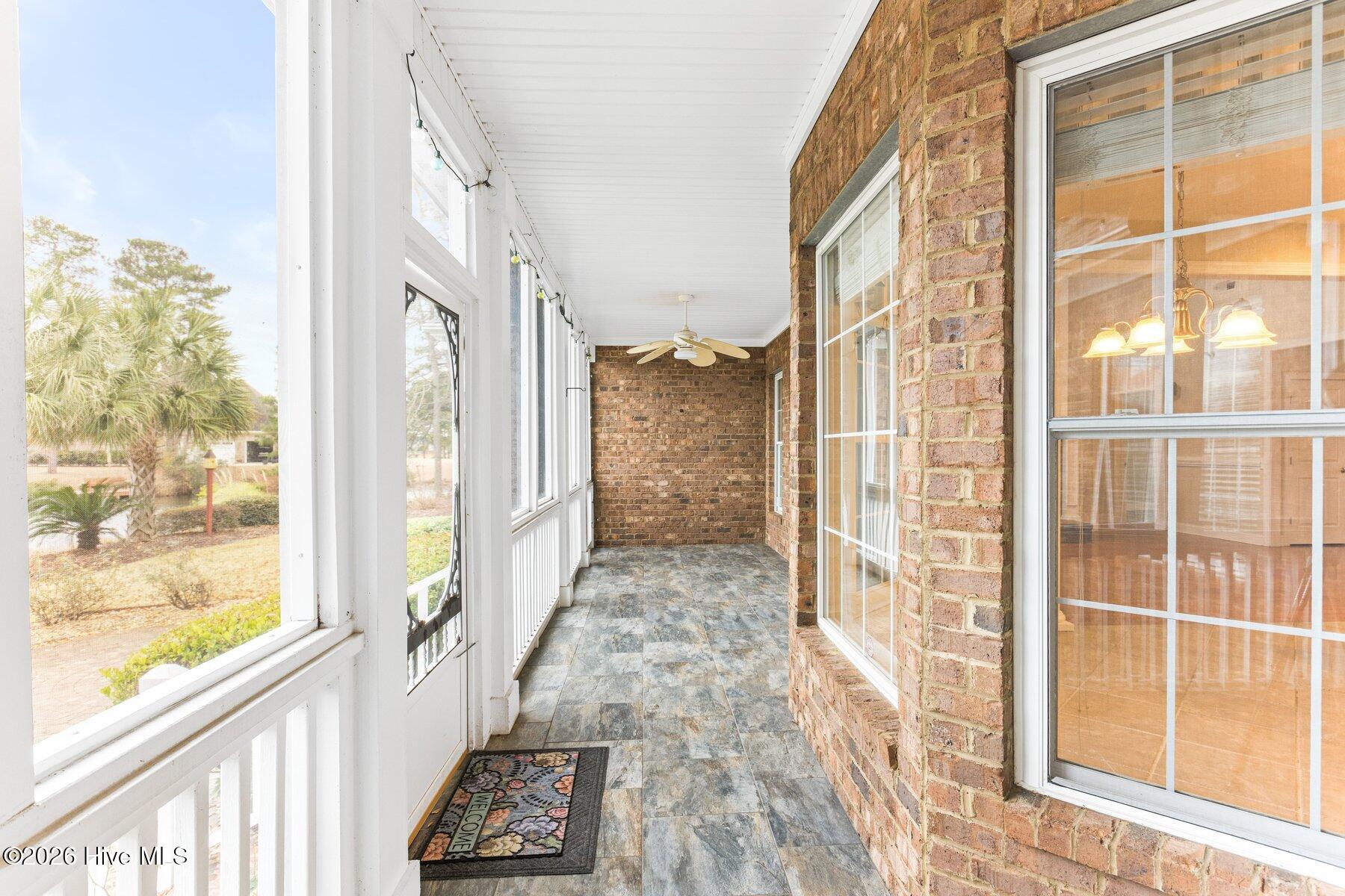 100547238 | Photo 31