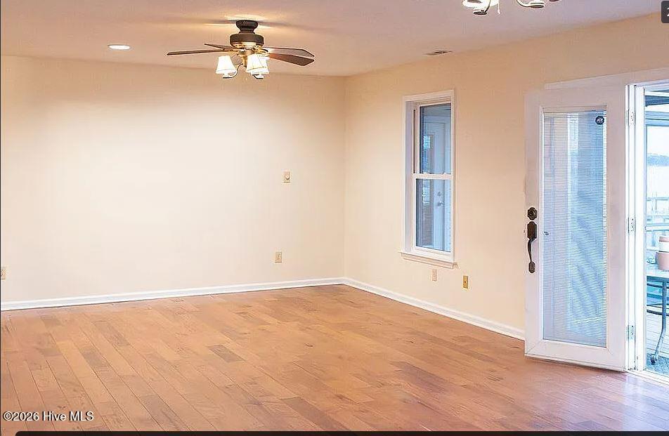 100561136 | Photo 17