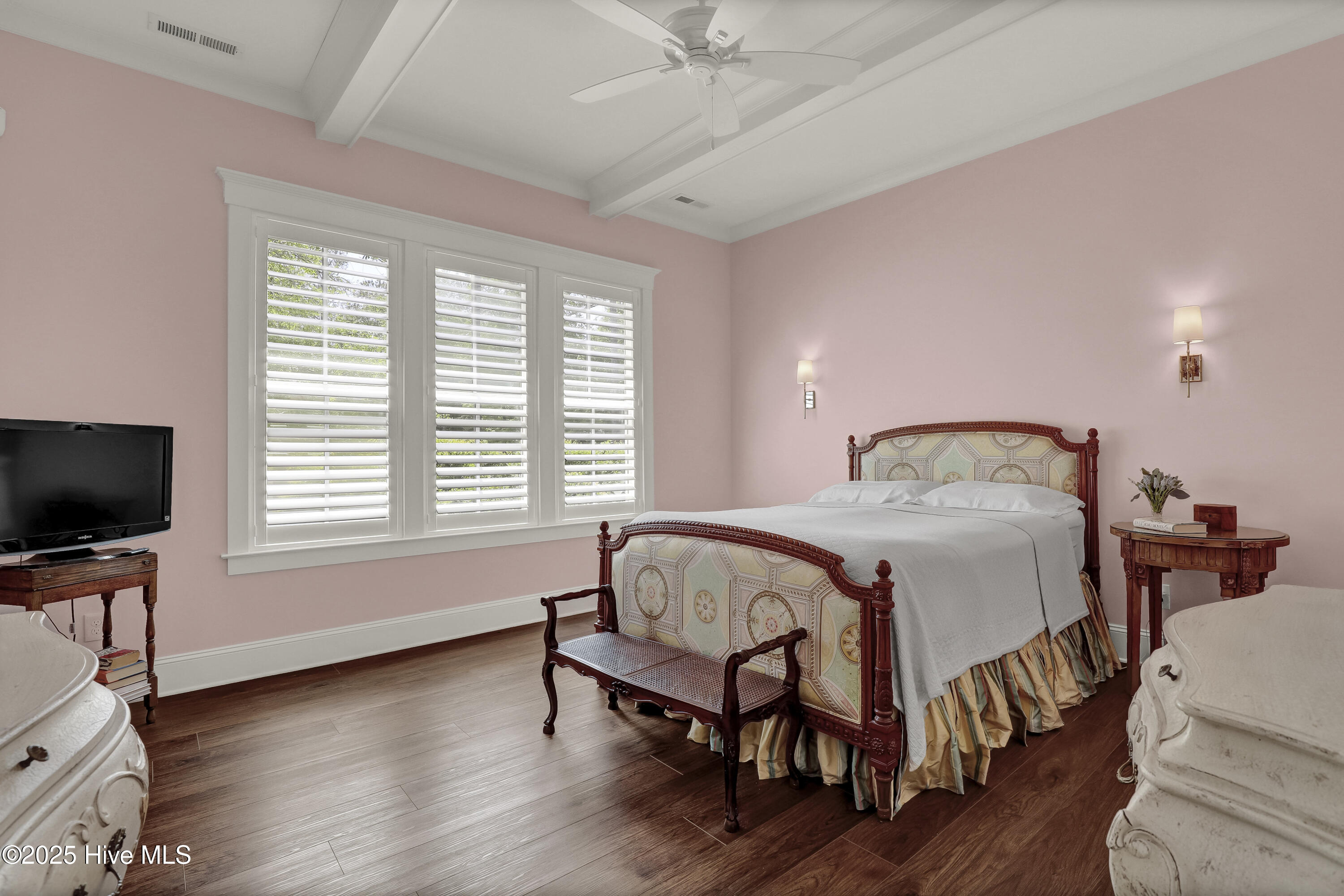 100523529 | Photo 33