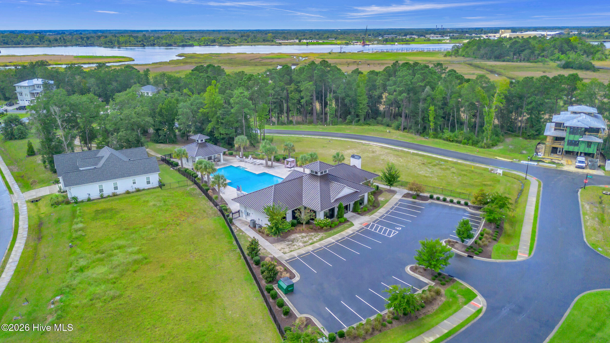 100562614 | Photo 36