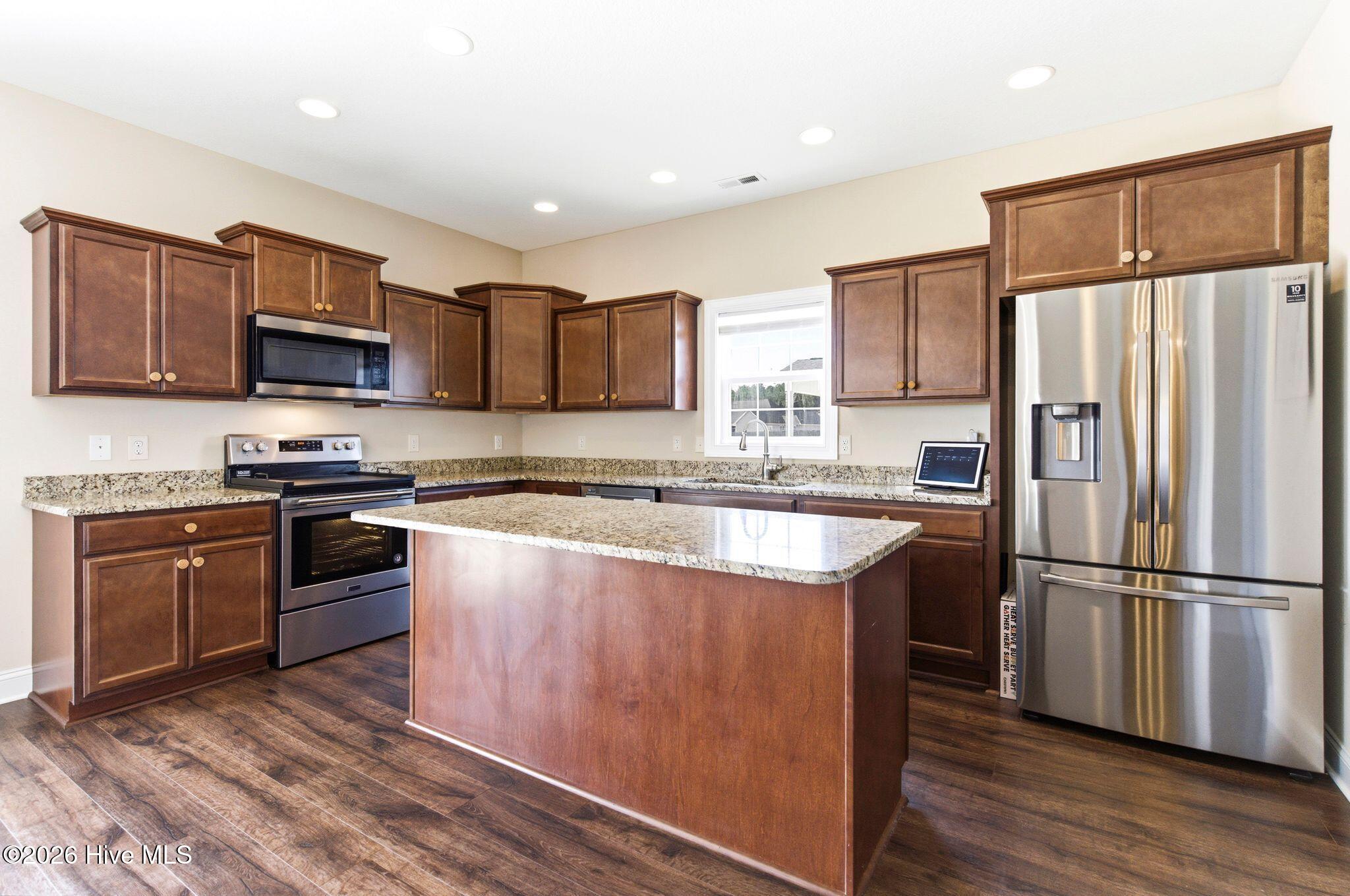 100563998 | Photo 22