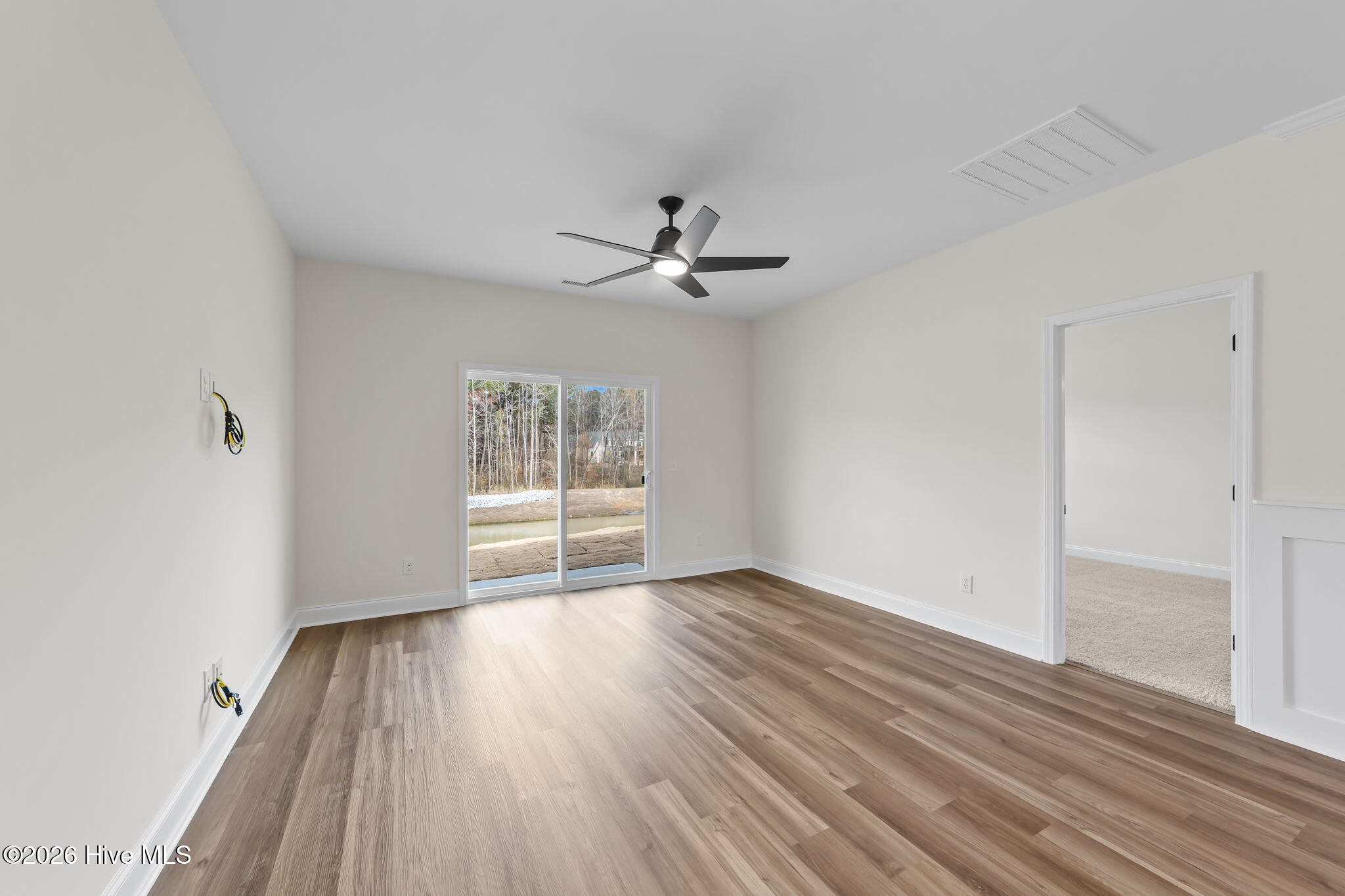 100536001 | Photo 12