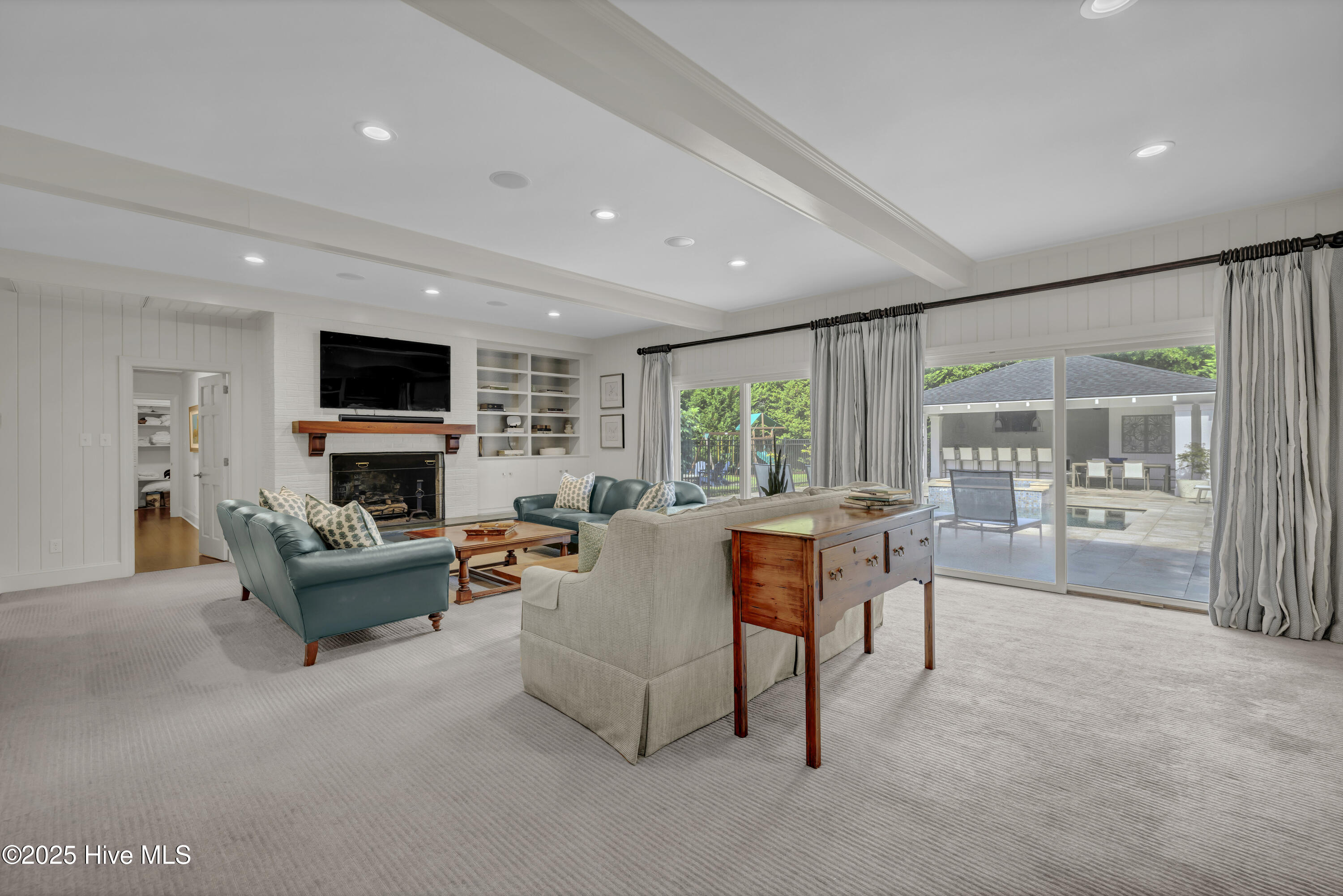 100519719 | Photo 10