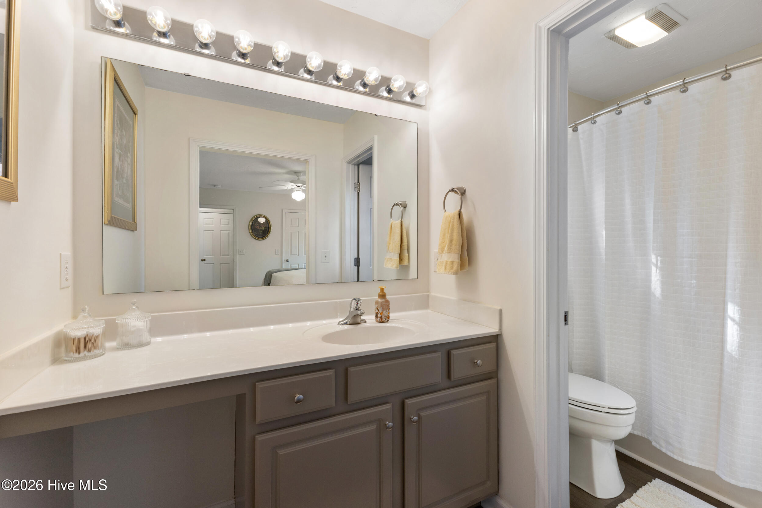 100561177 | Photo 18