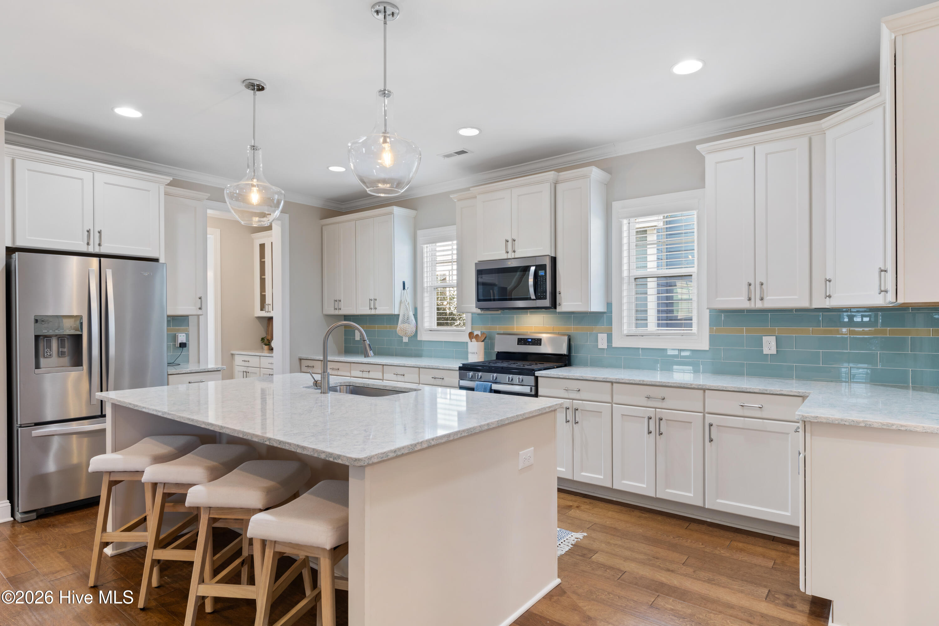 100561487 | Photo 14