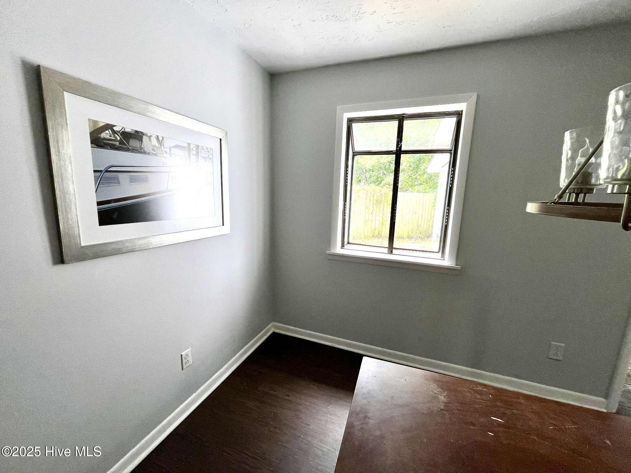 100528280 | Photo 15