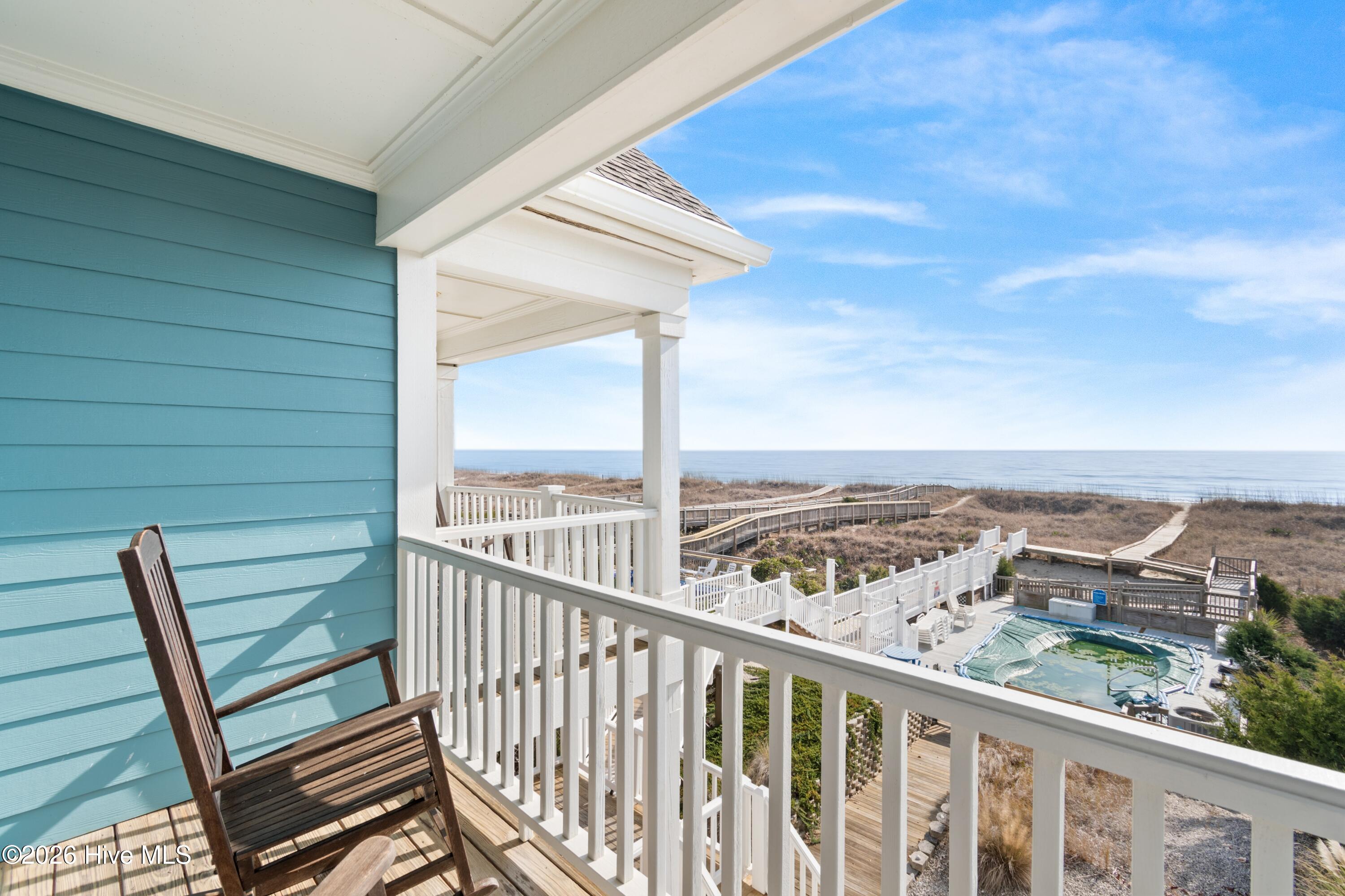 100548422 | Photo 58