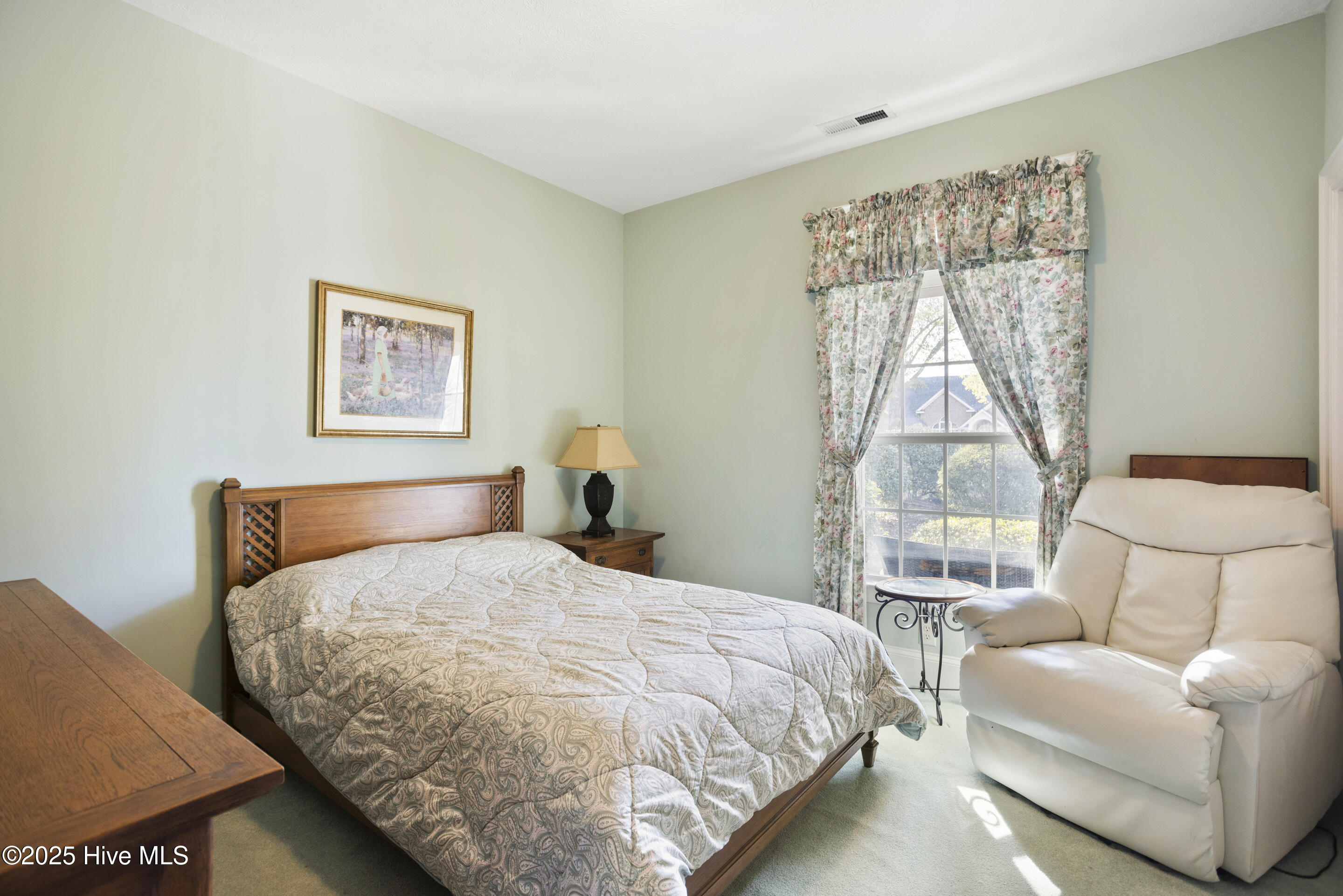 100550933 | Photo 26