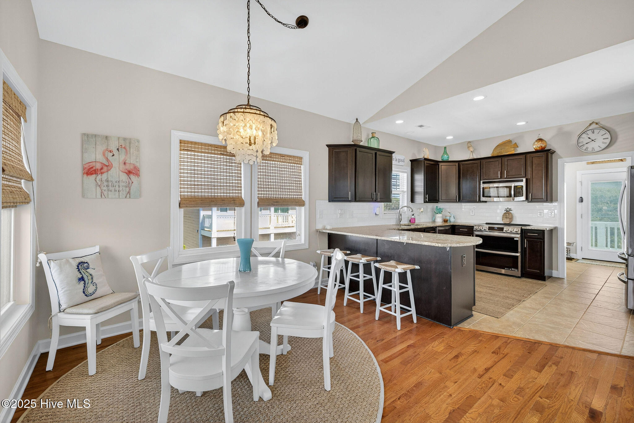 100533834 | Photo 13