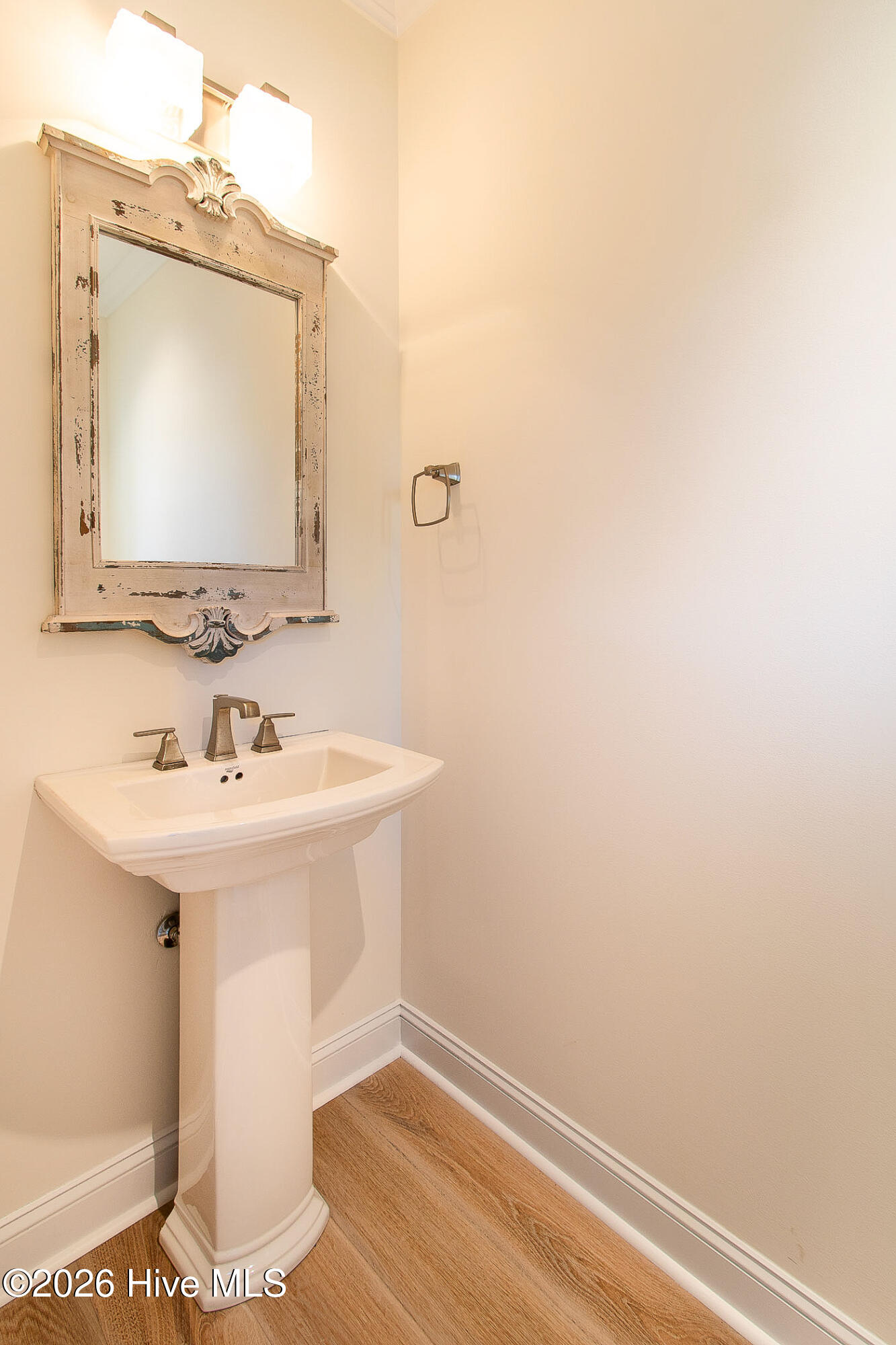 100568588 | Photo 26