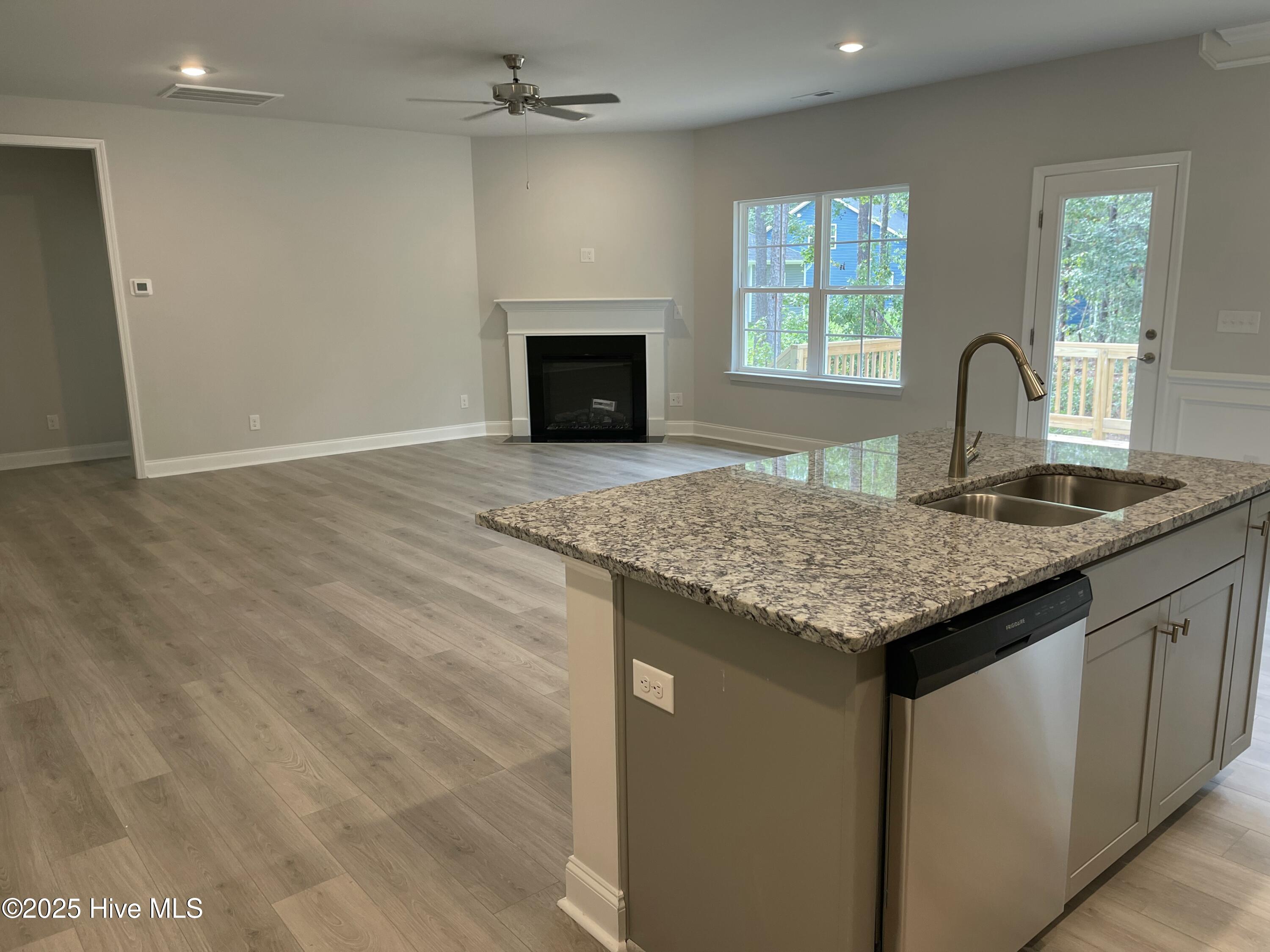 100514580 | Photo 28