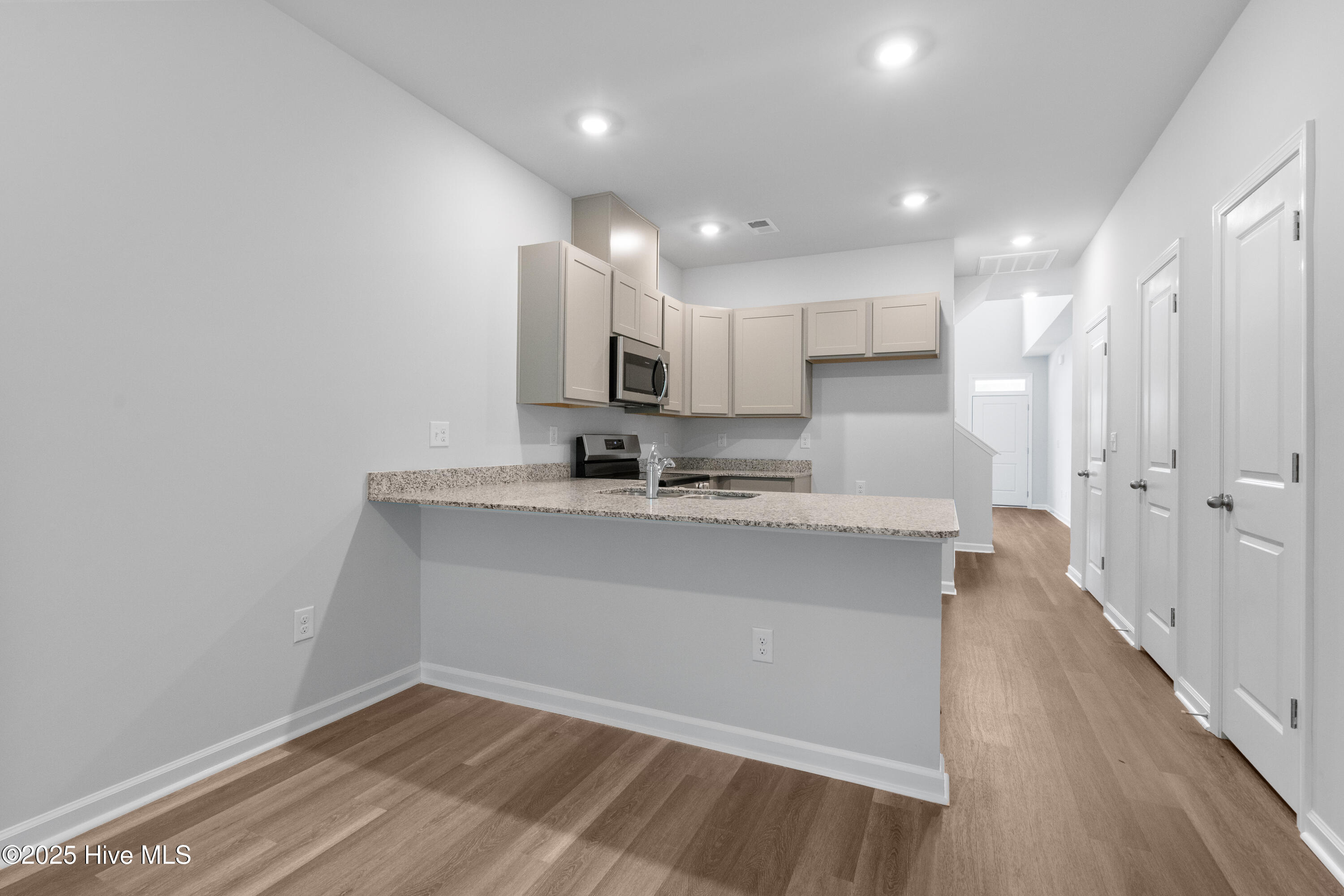 100511298 | Photo 15