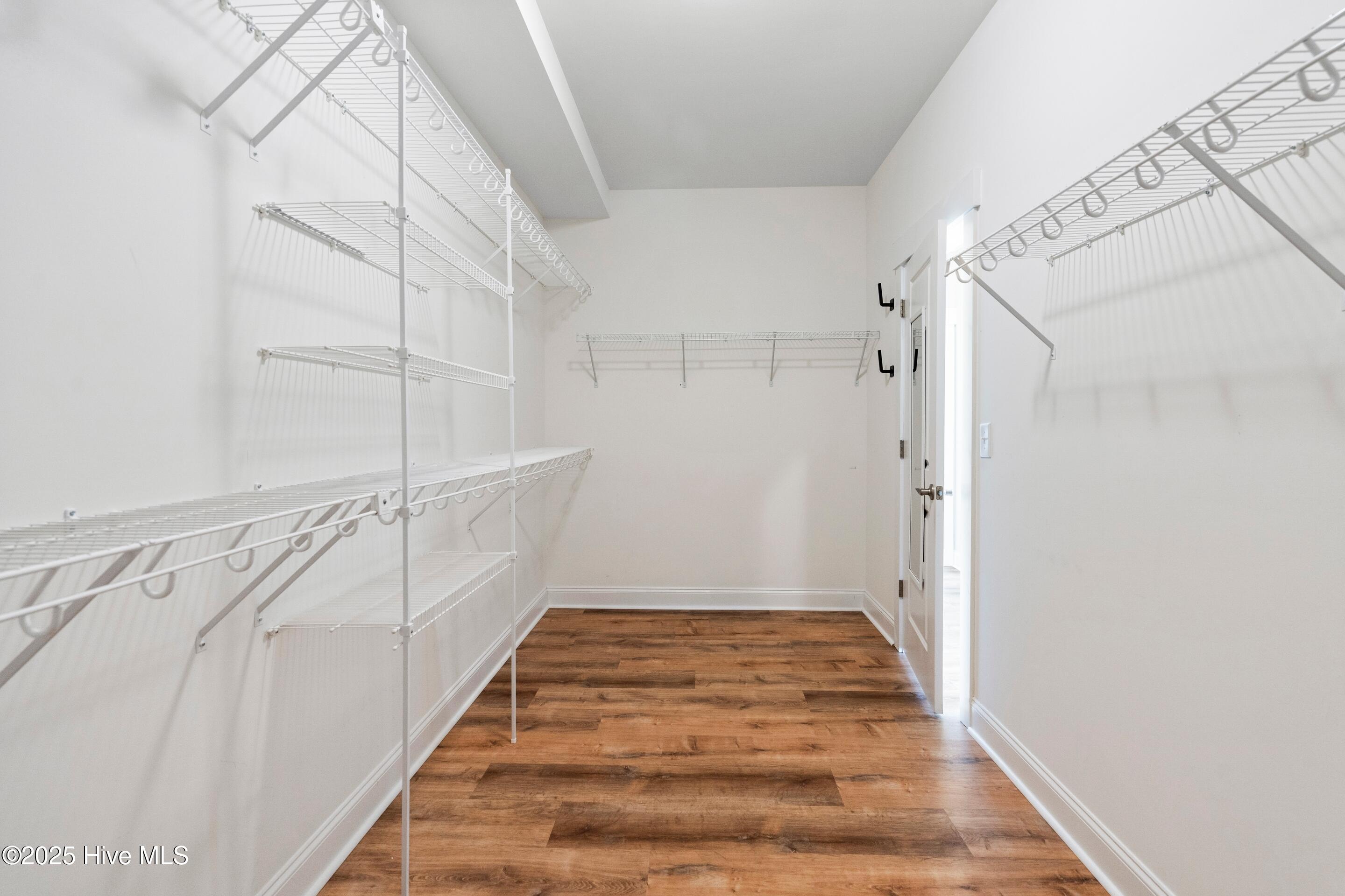 100527219 | Photo 27