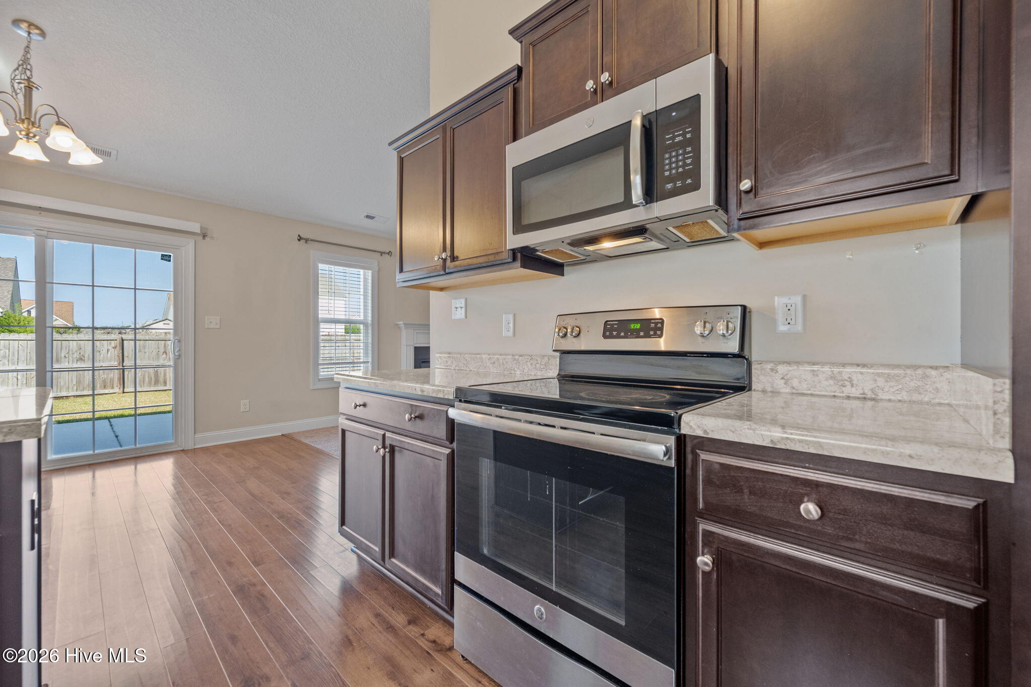 100564083 | Photo 10