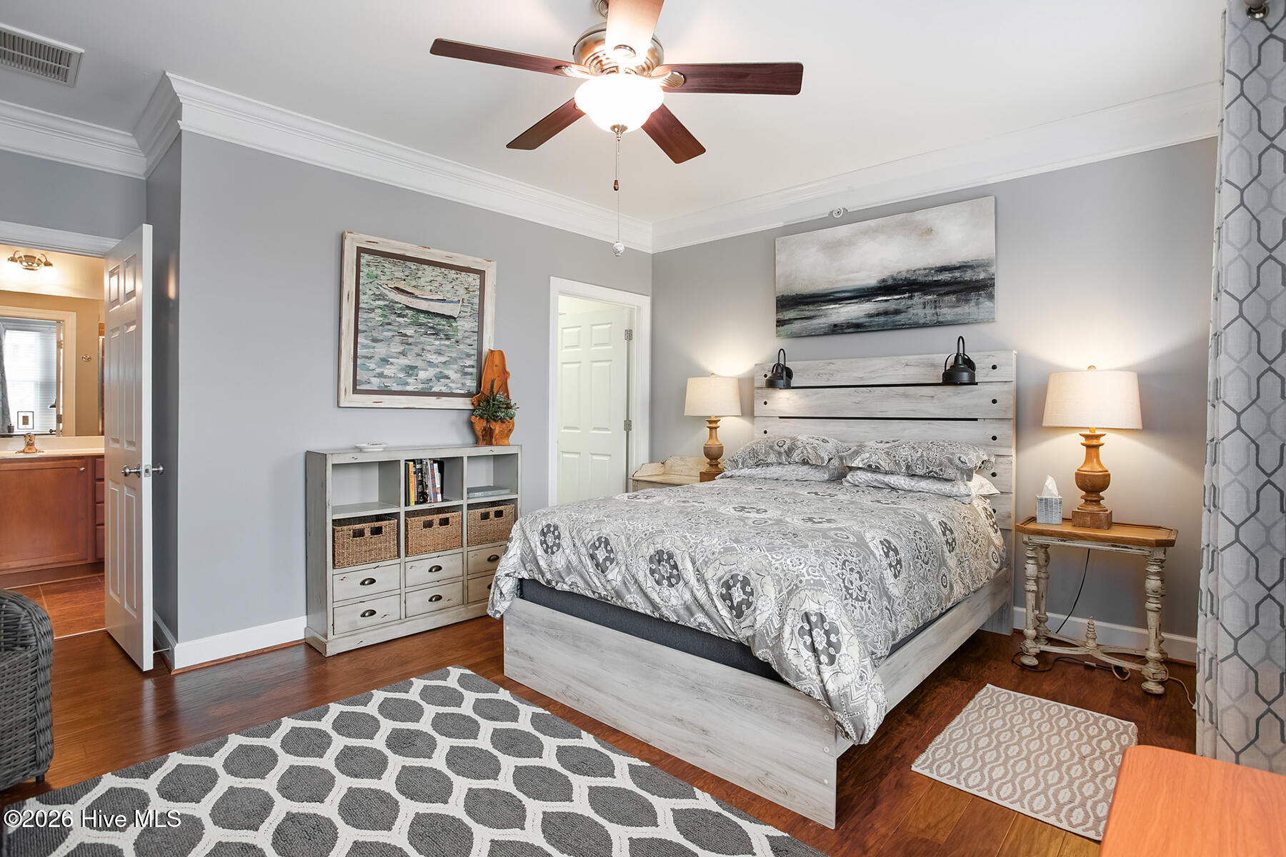 100563868 | Photo 20