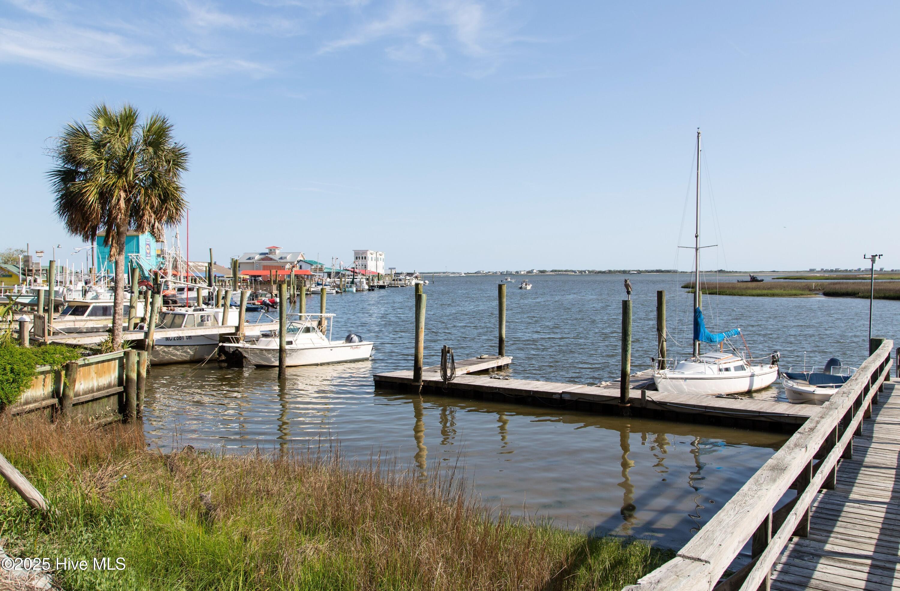 100556400 | Photo 38