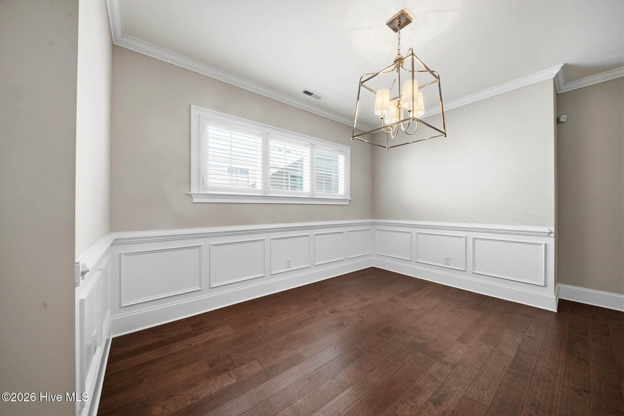 100567519 | Photo 11