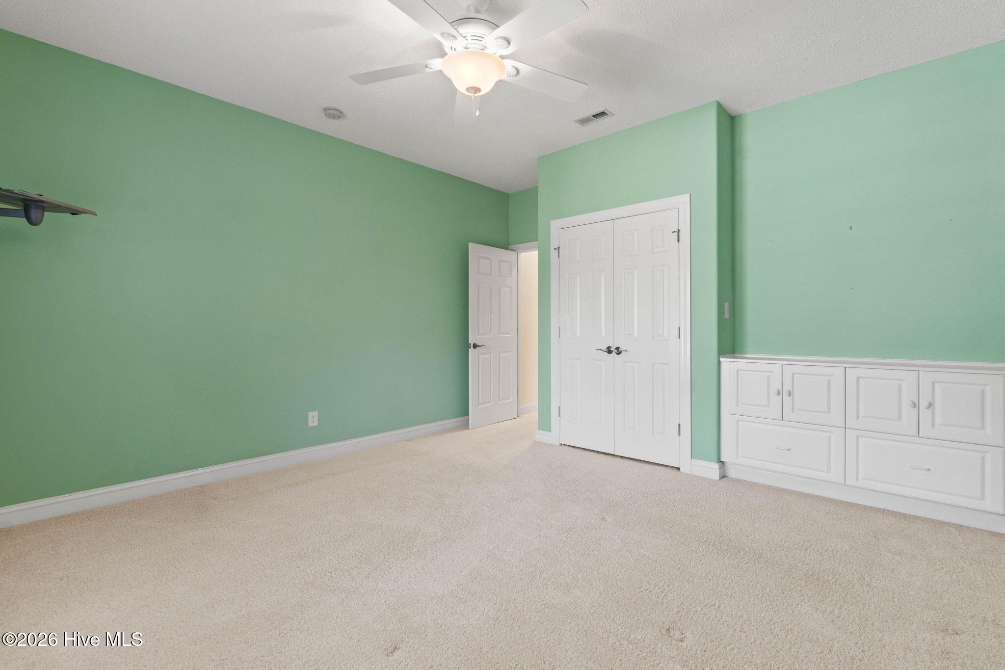 100567537 | Photo 76