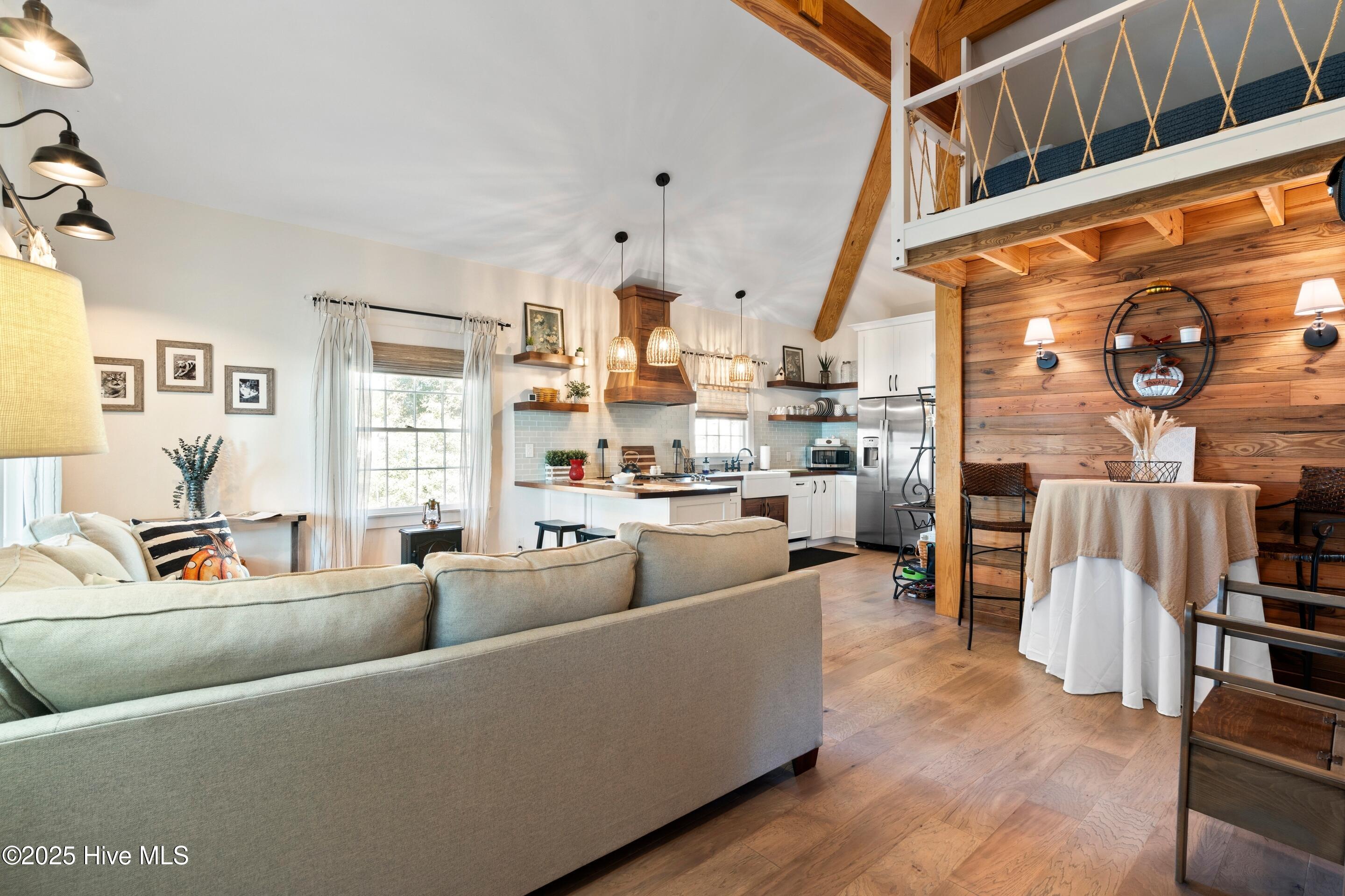 100538504 | Photo 23