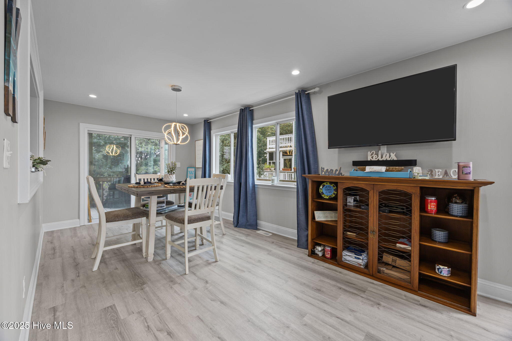 100530225 | Photo 20