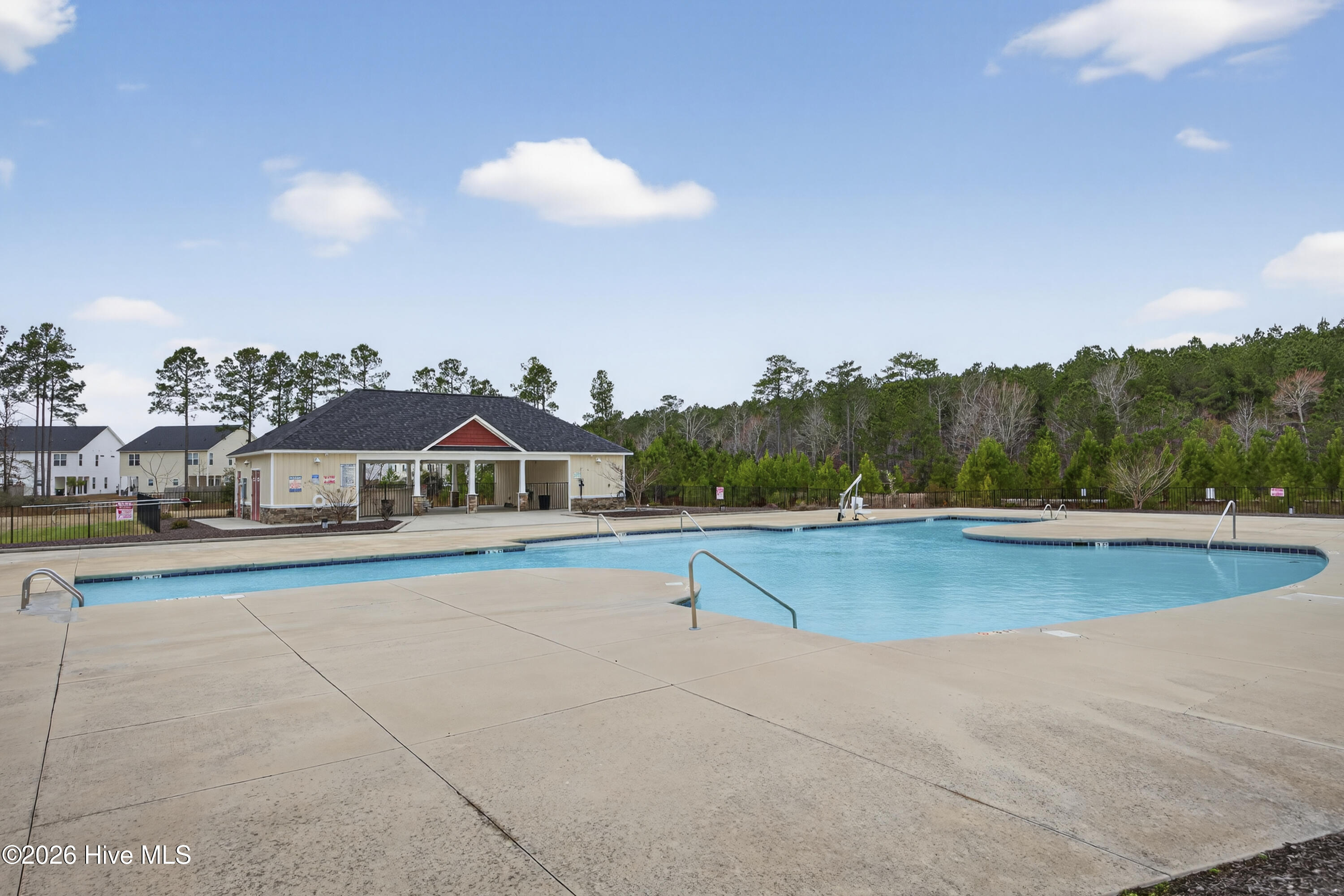 100558052 | Photo 63