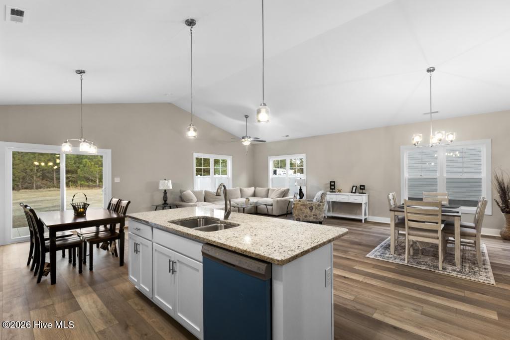 100552933 | Photo 16