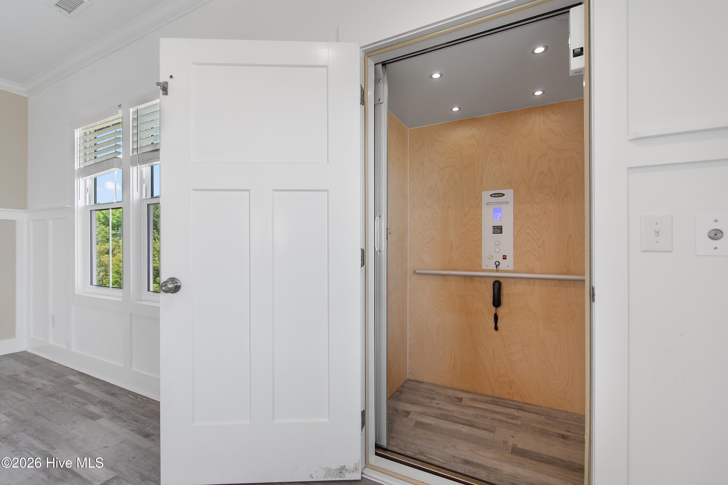 100567916 | Photo 27