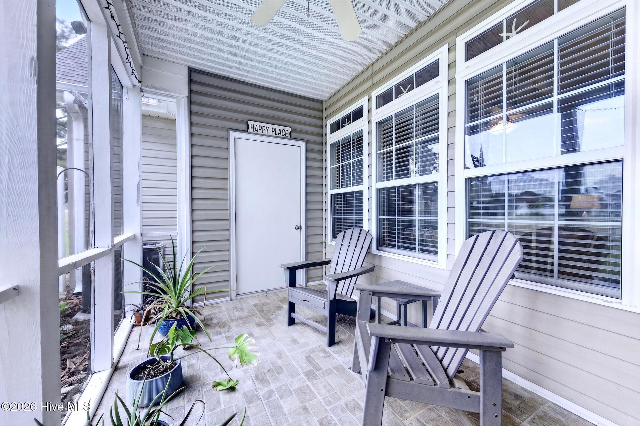 100570606 | Photo 18