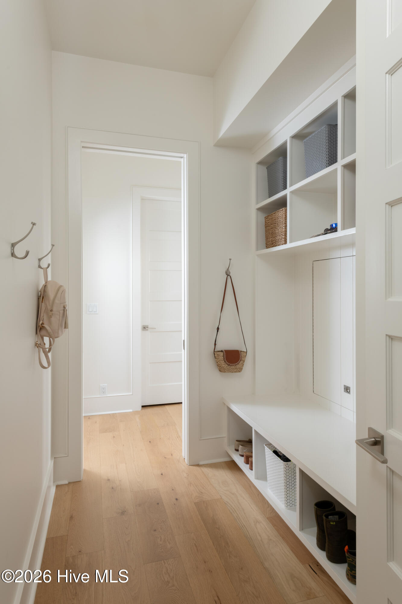 100553273 | Photo 49