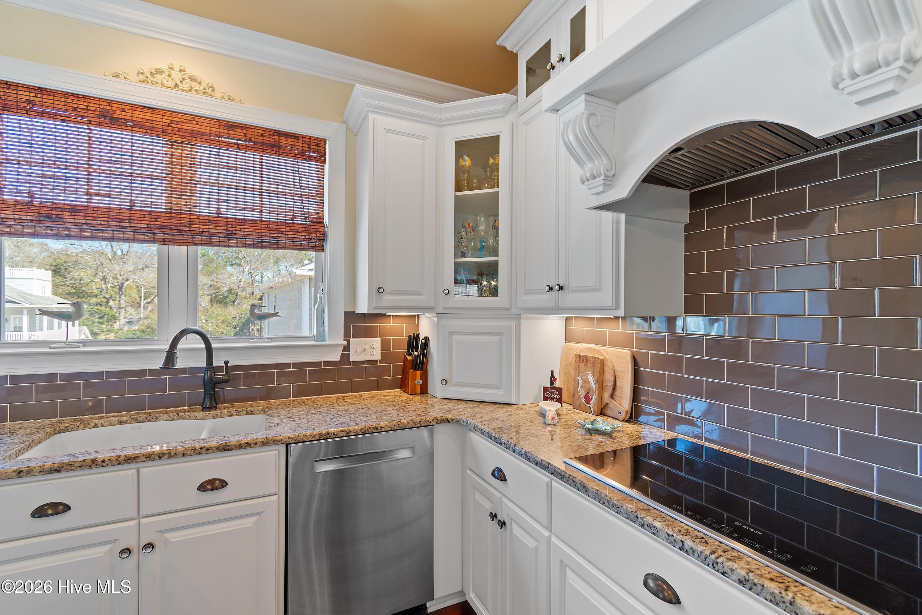 100558702 | Photo 29