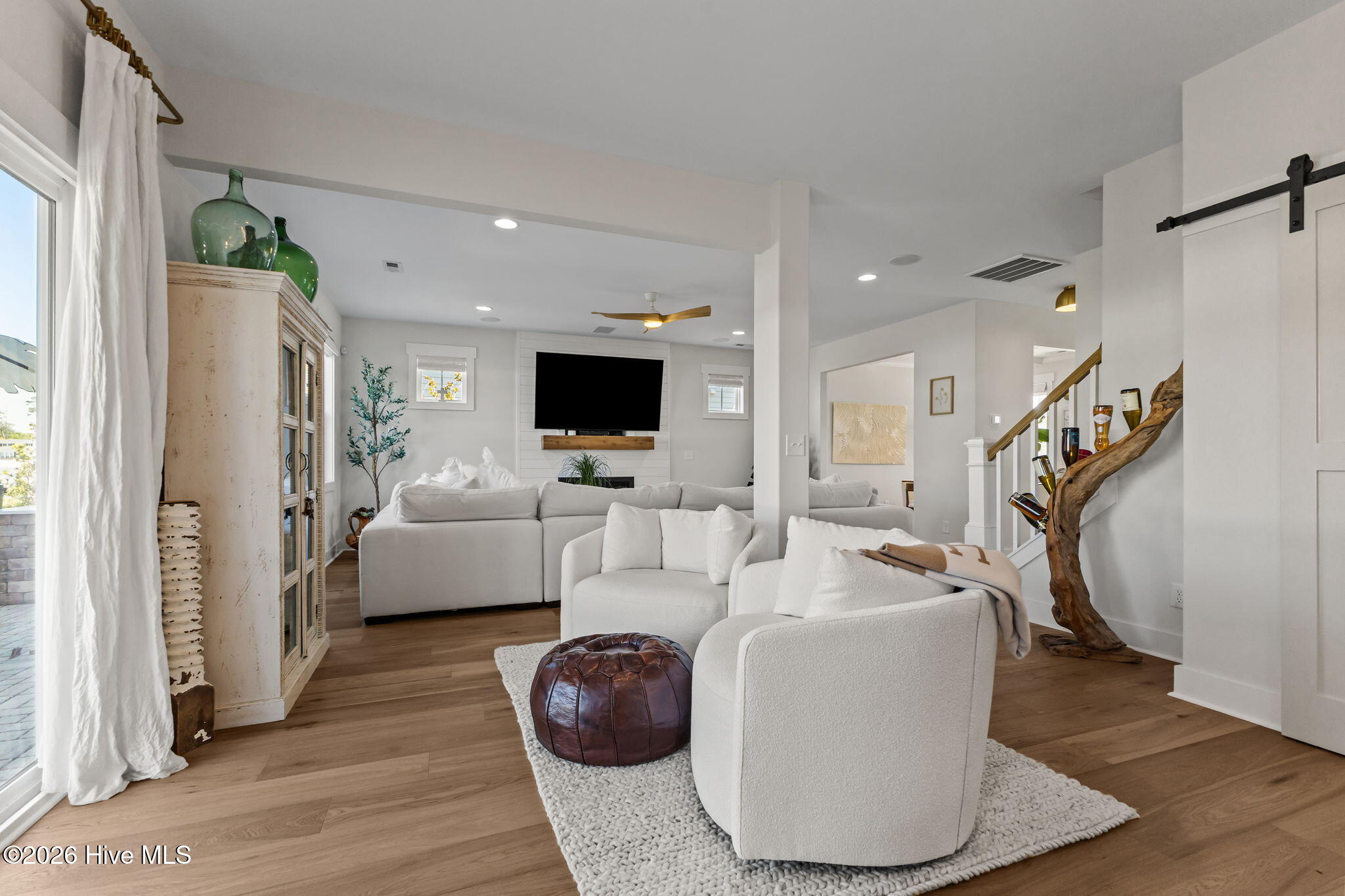 100569687 | Photo 11