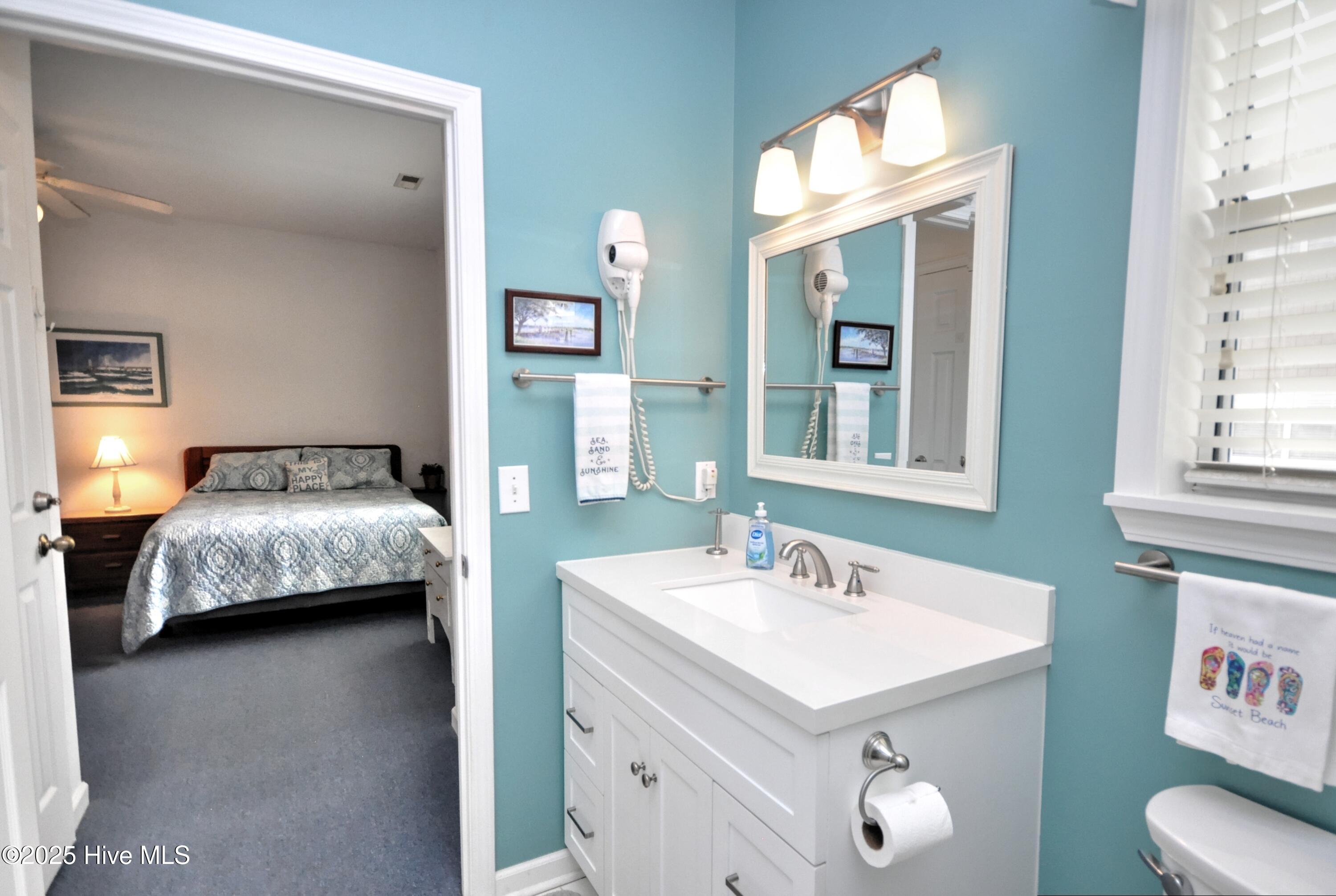 100526351 | Photo 24