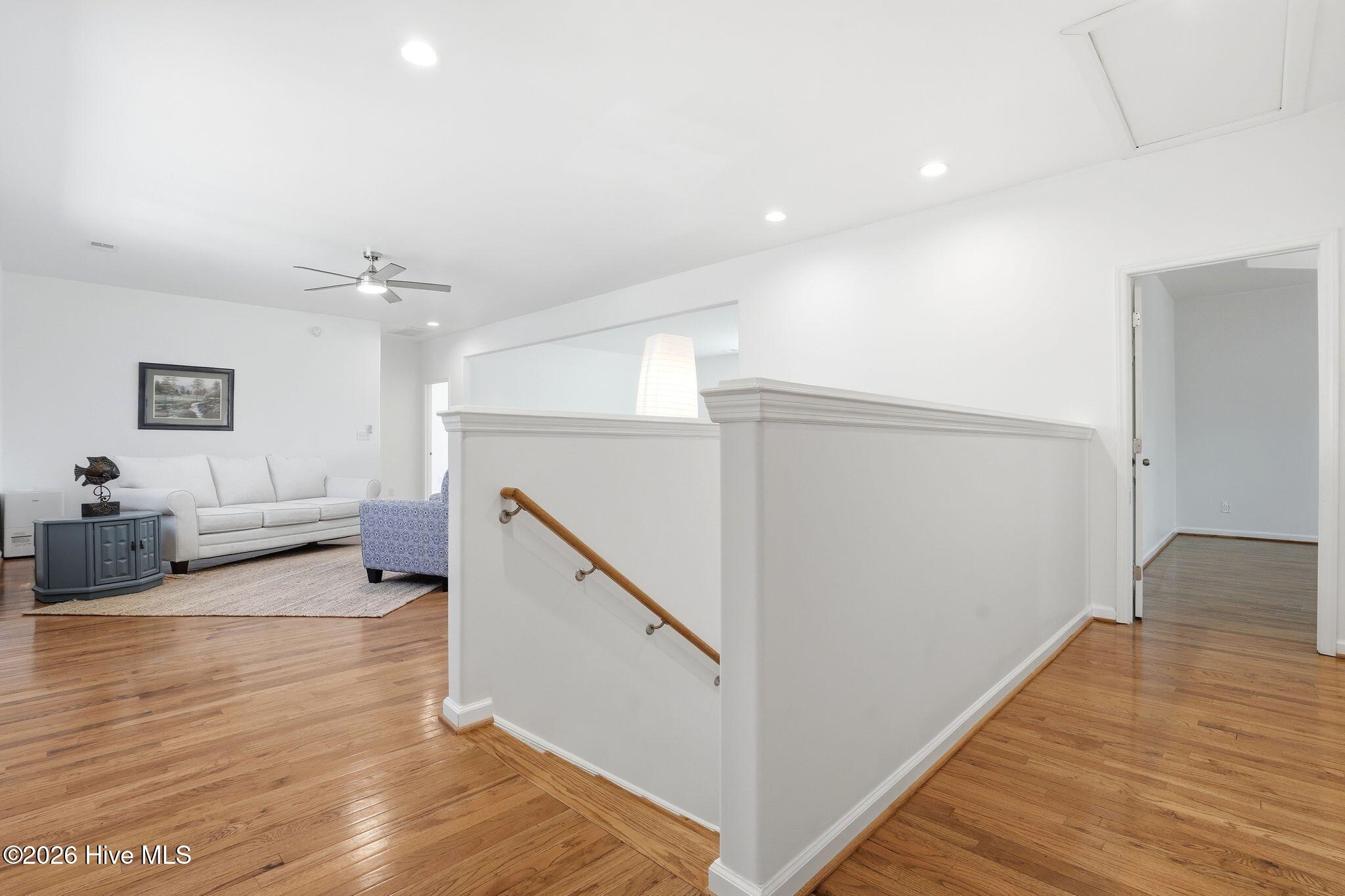 100560935 | Photo 52