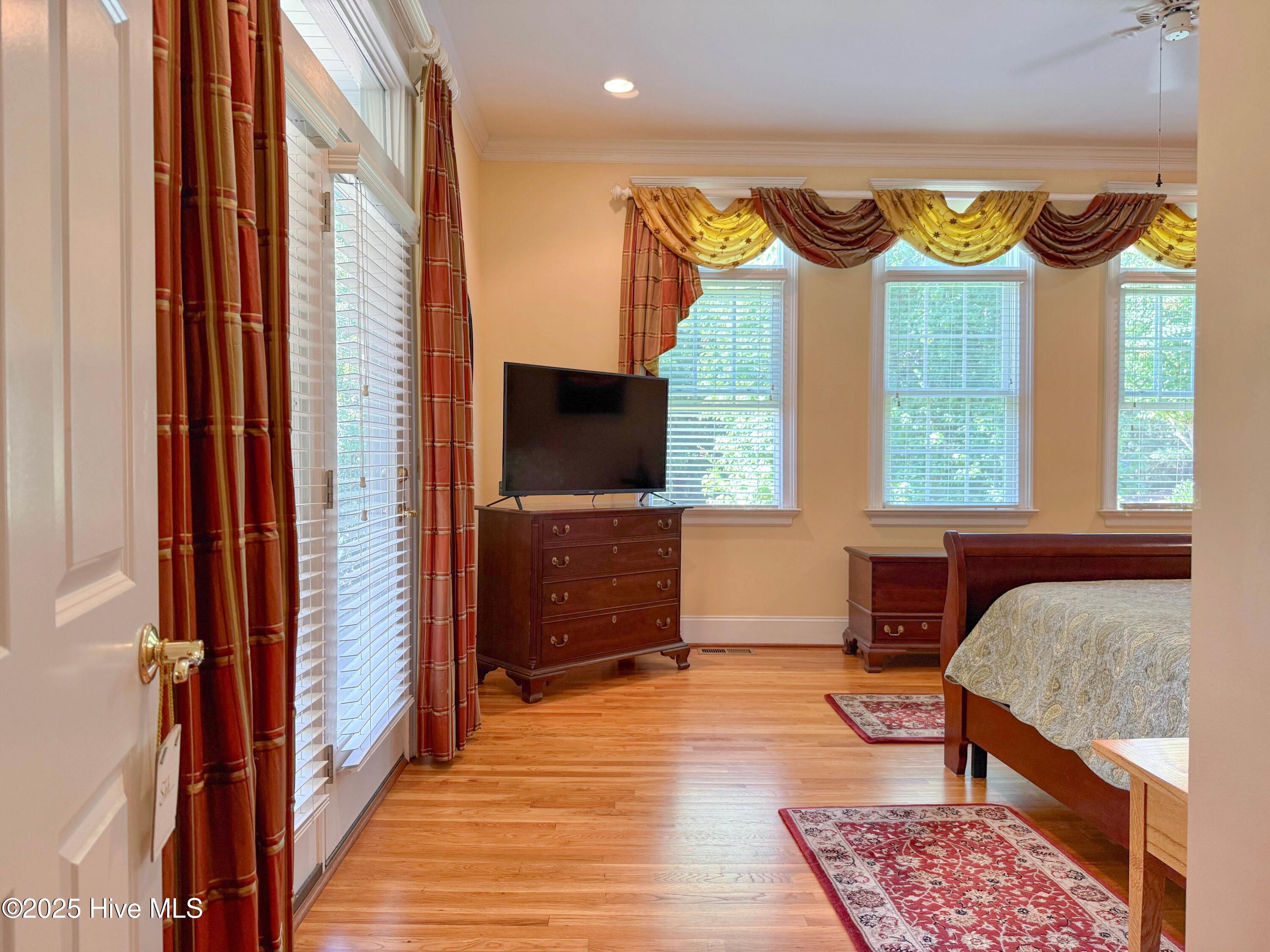 100561292 | Photo 48