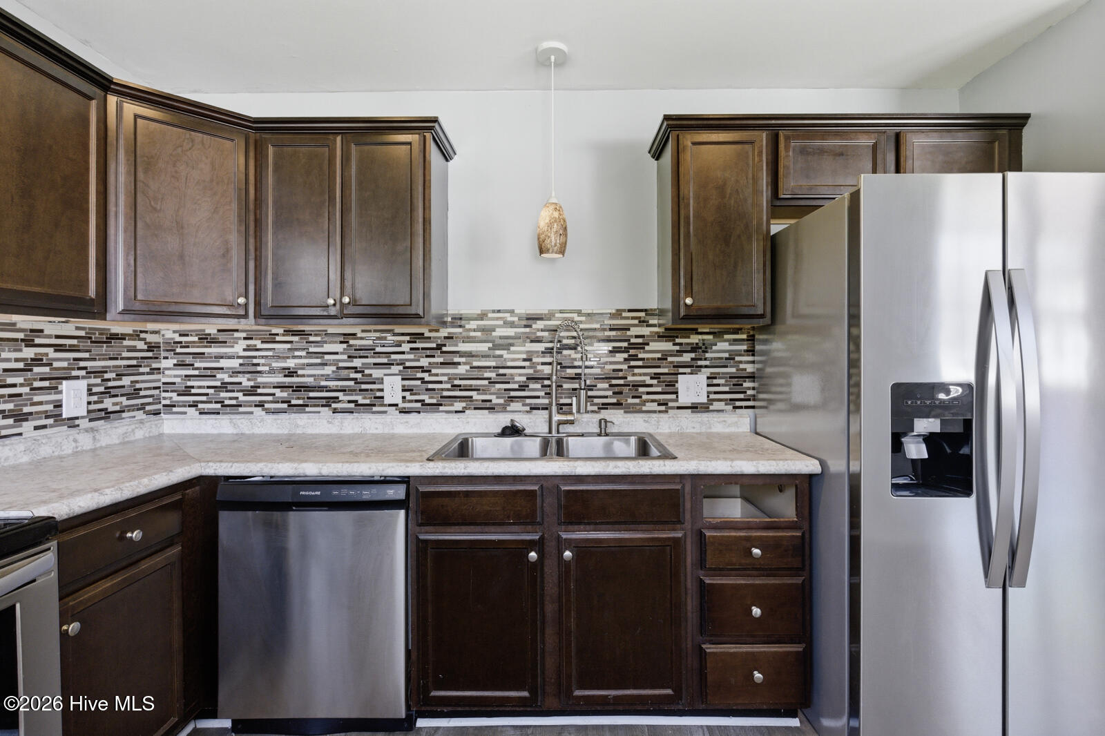 100565966 | Photo 11