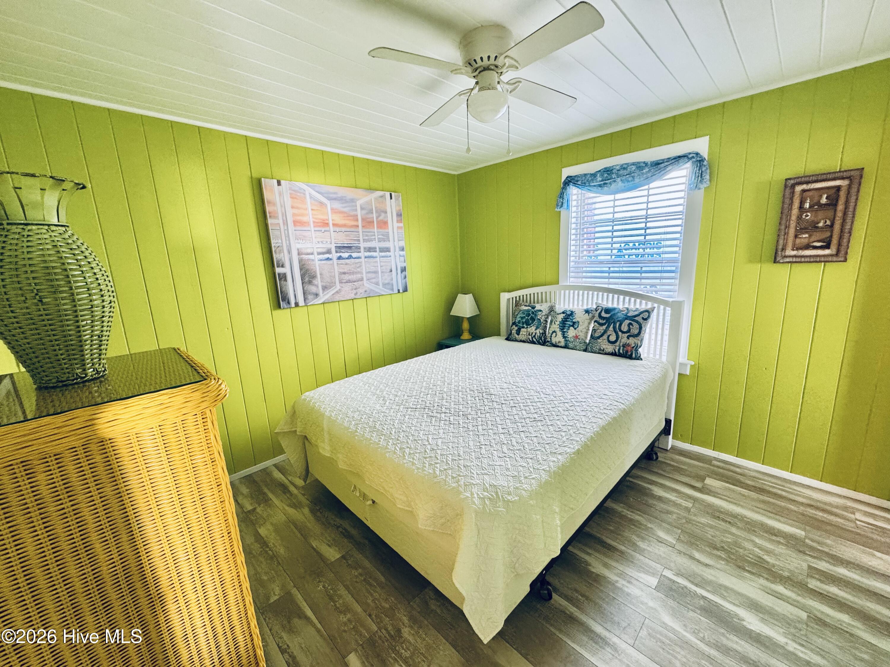 100548859 | Photo 20