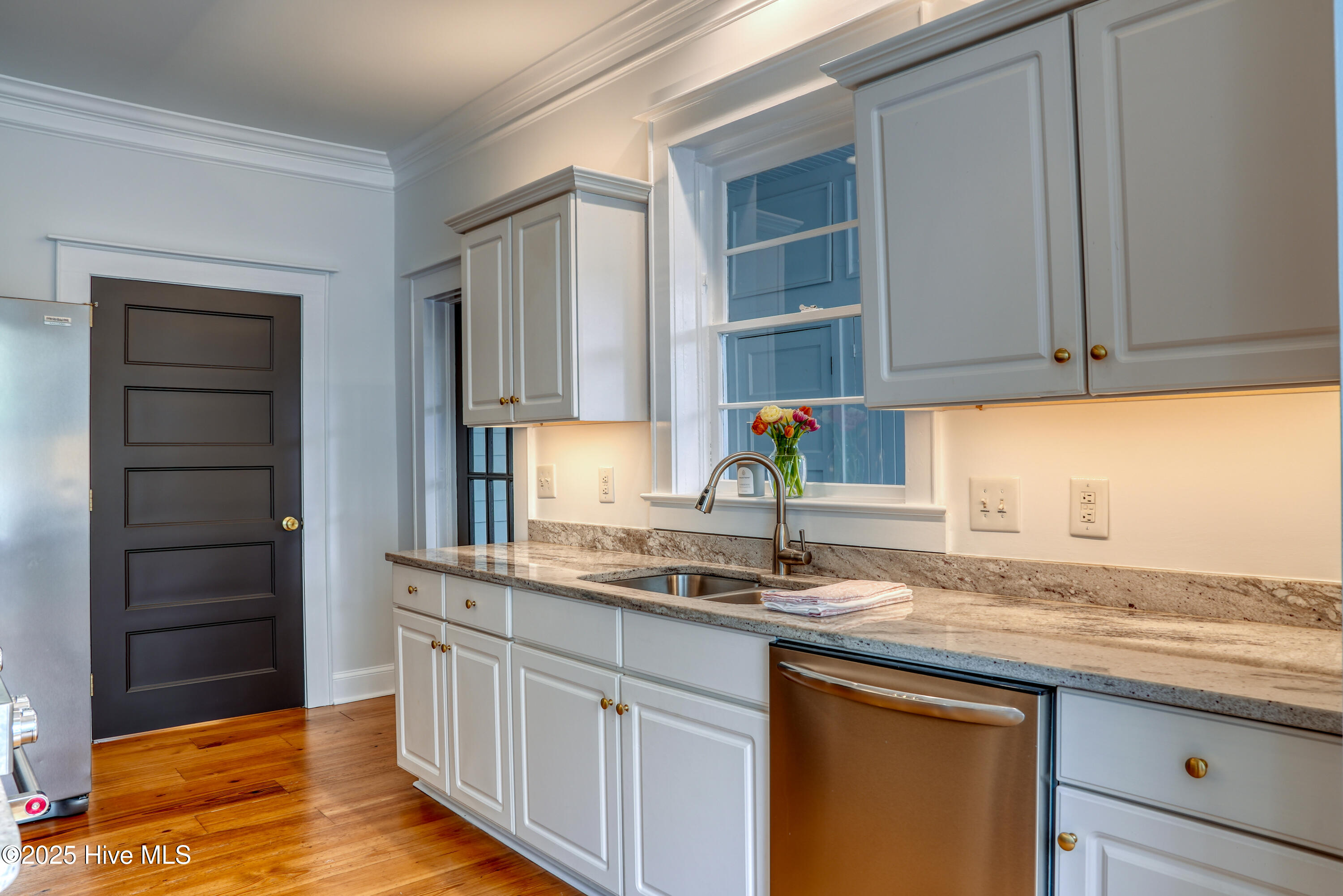 100559496 | Photo 15