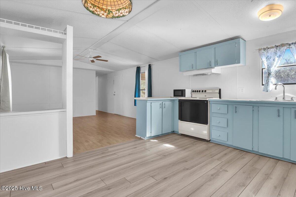 100536765 | Photo 12