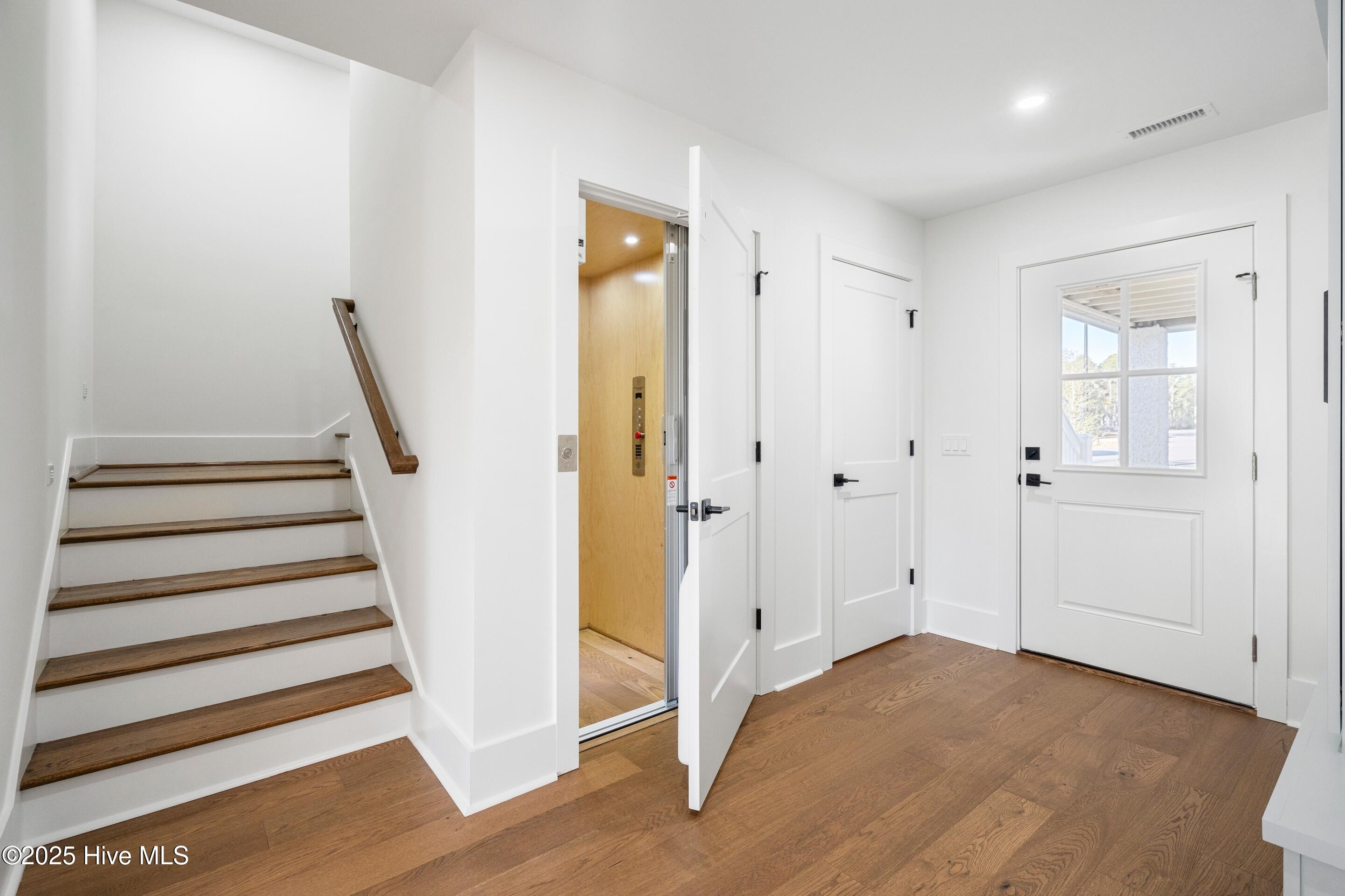 100545730 | Photo 89