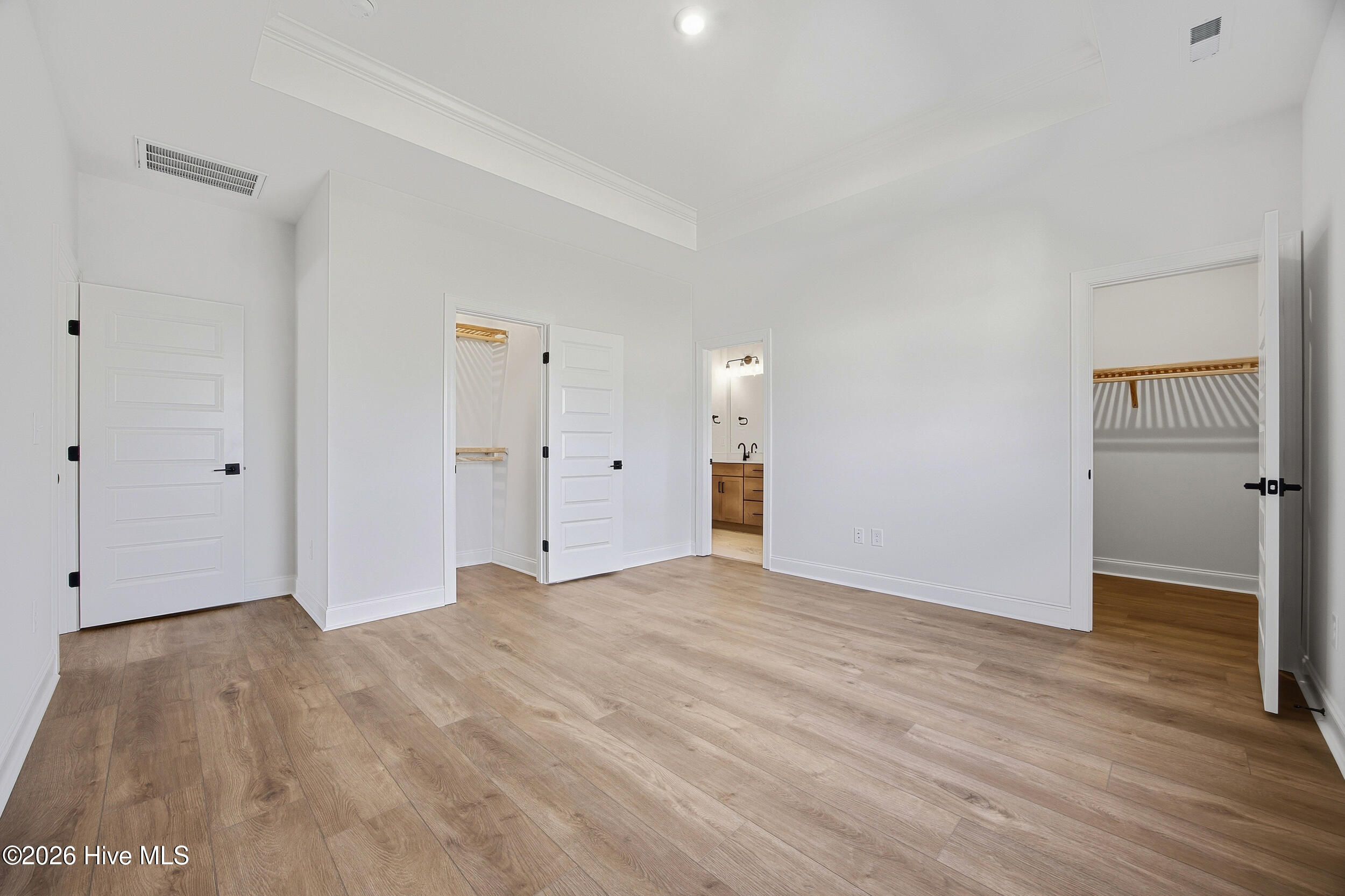 100540369 | Photo 19