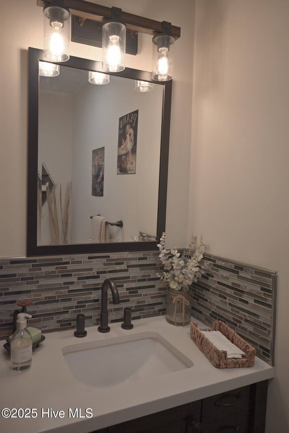 100521954 | Photo 22