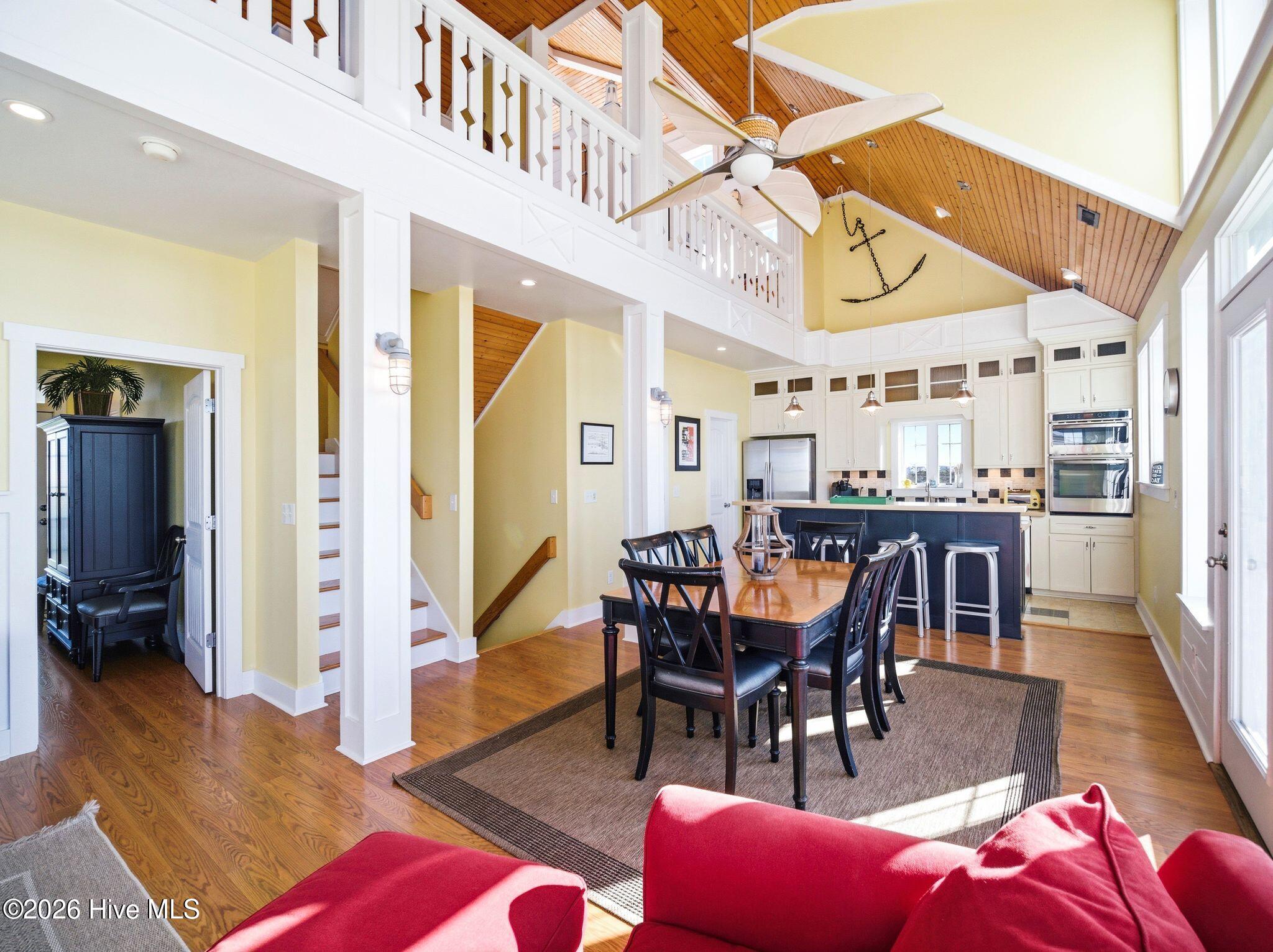 100569349 | Photo 51